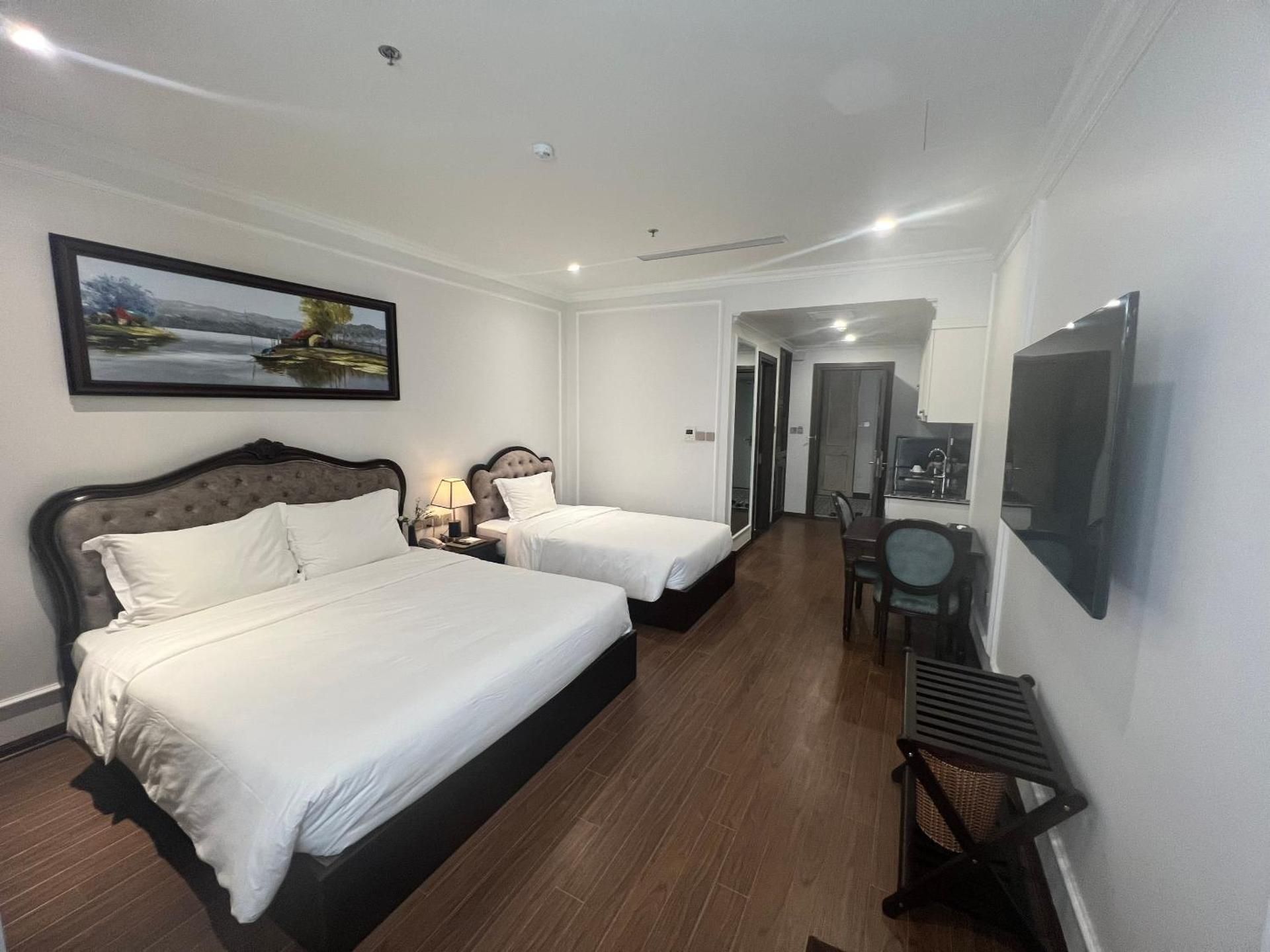 Studio Twin Beds City View