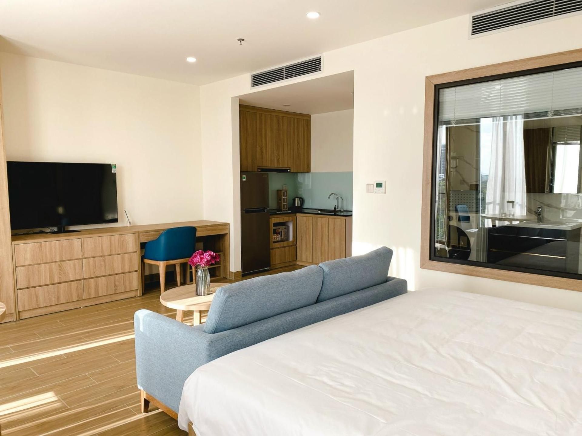 shared lounge/tv area