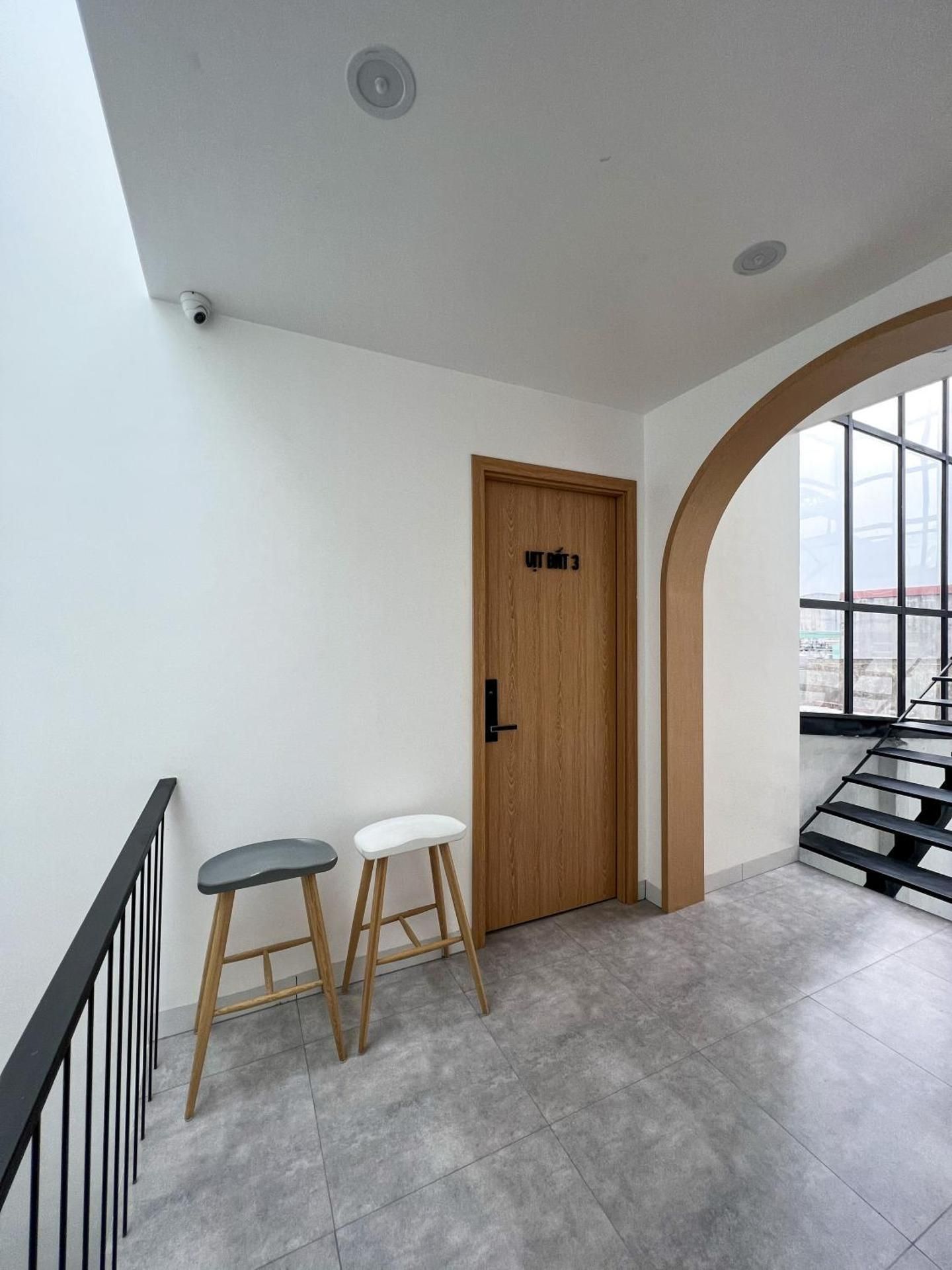 shared lounge/tv area