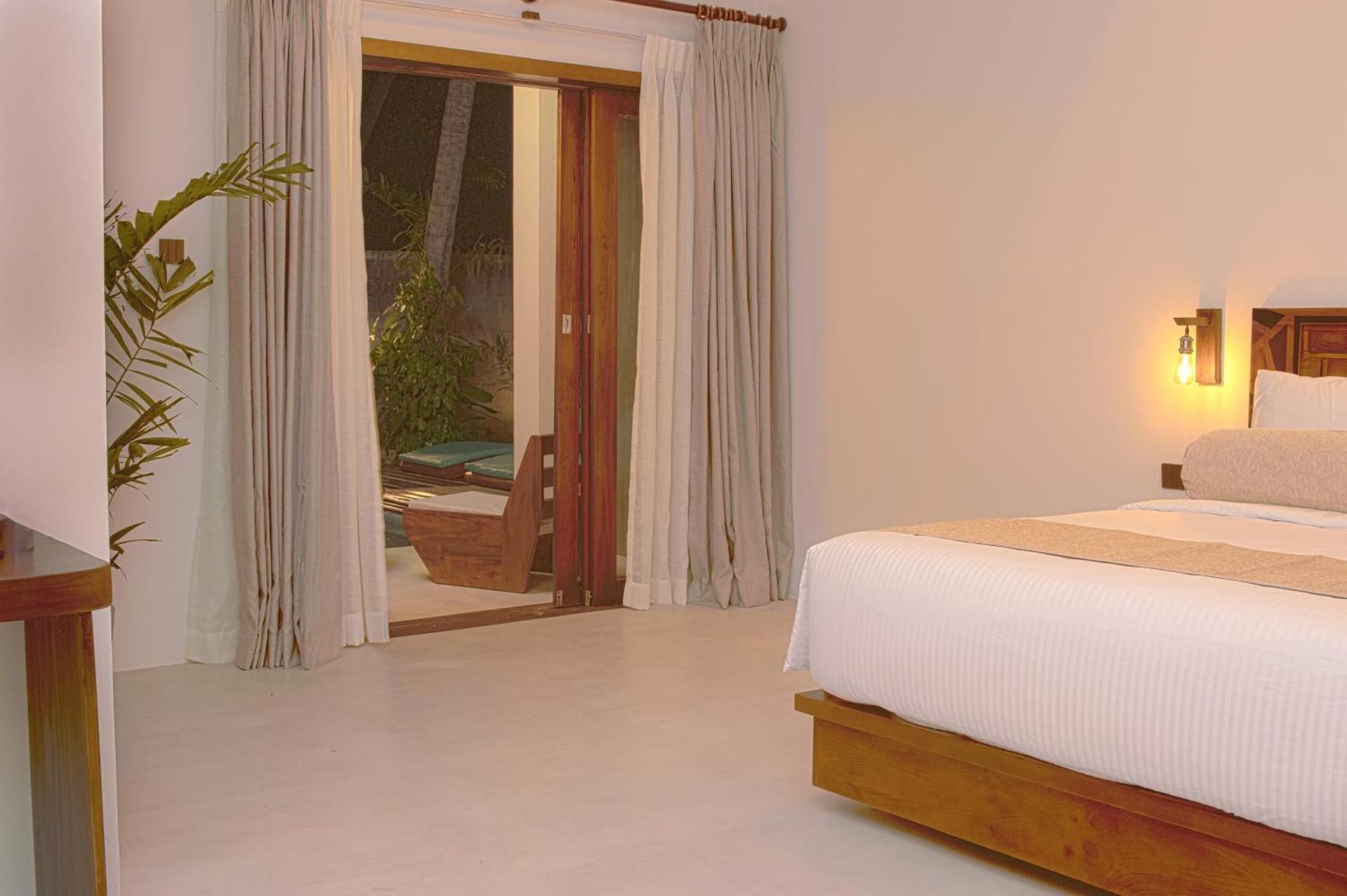 Superior King Room with Pool View