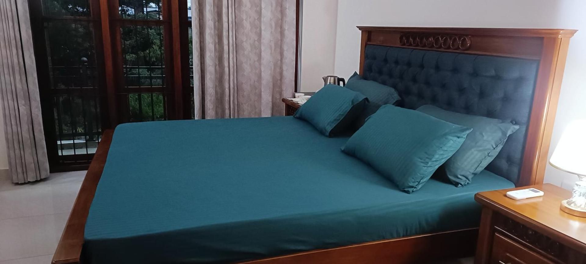 Deluxe Queen Room
