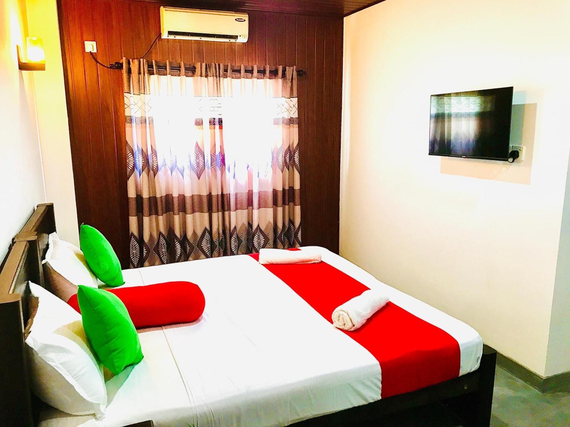 Deluxe Double Room (2 Adults + 1 Child)