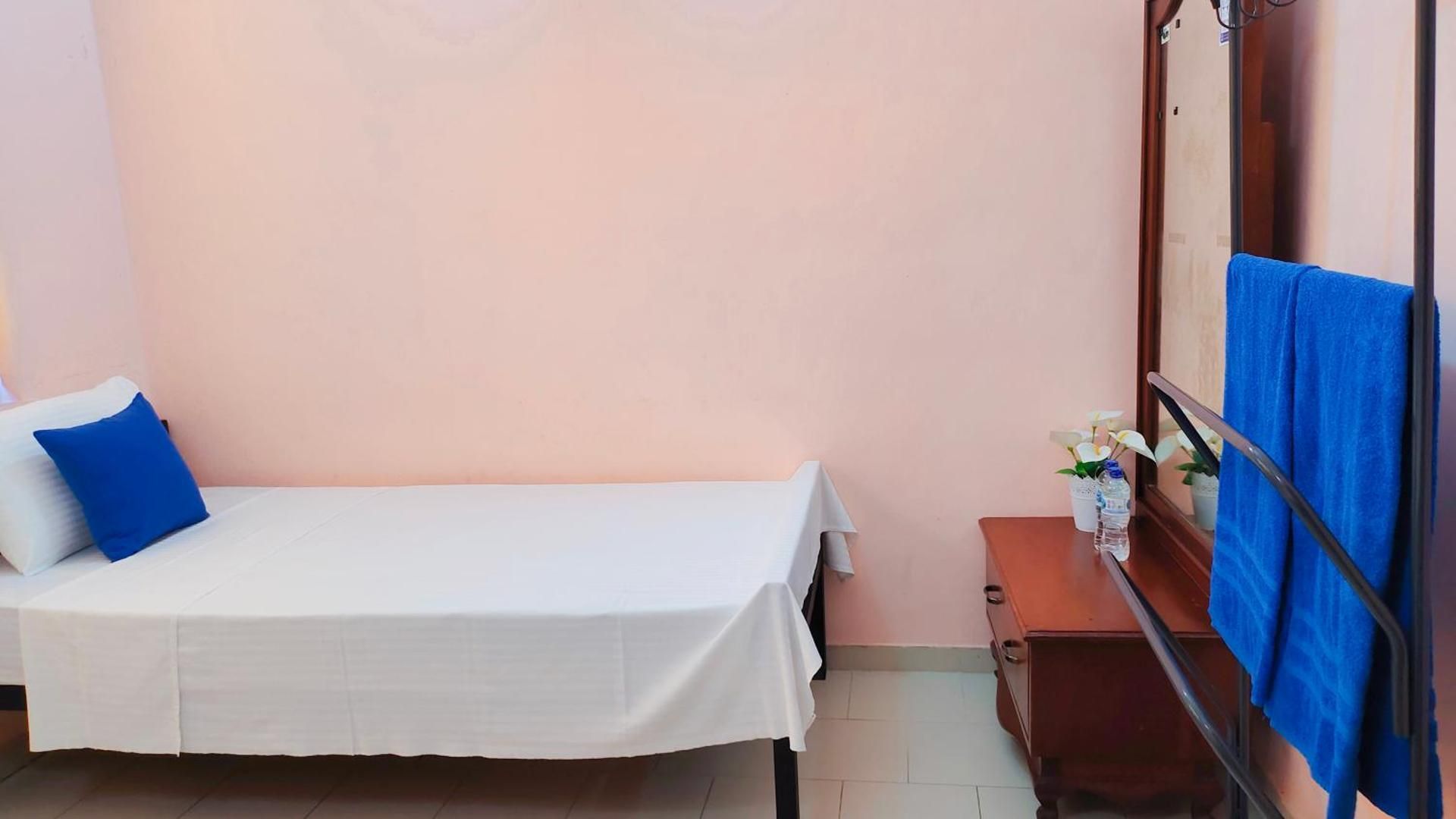 Standard Twin Room with Shared Bathroom
