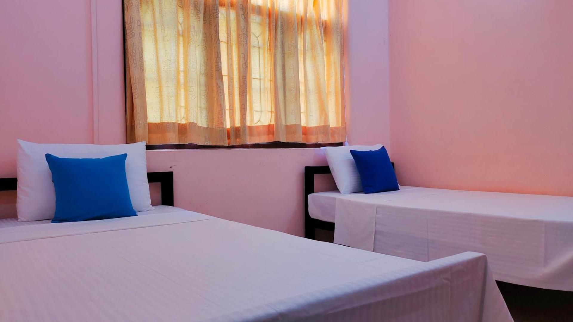 Standard Twin Room with Shared Bathroom