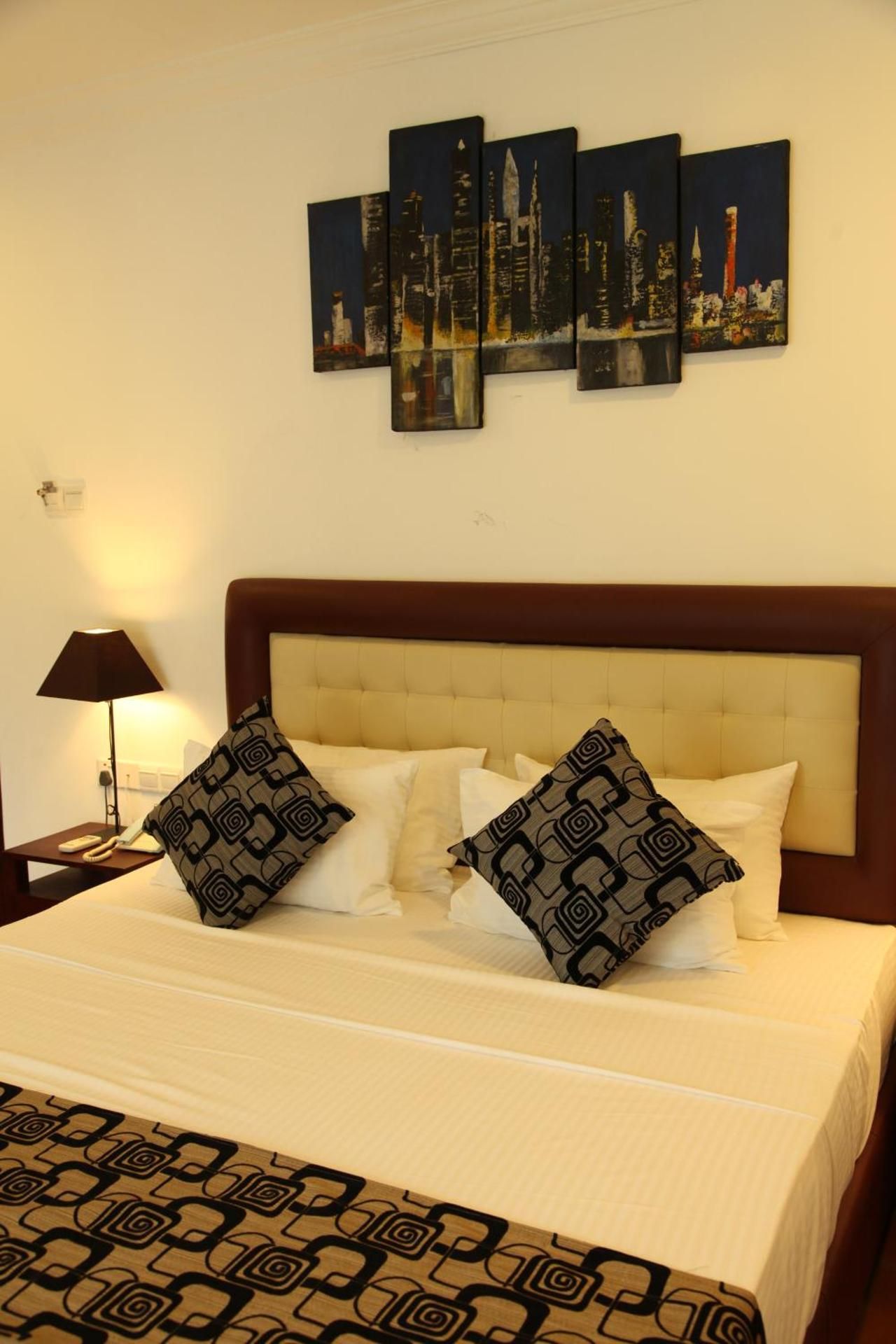 Day Use Room (5 Hours Only - Same Day) - Deluxe Double Room (Welcome Drink & Use of the Swimming Pool)