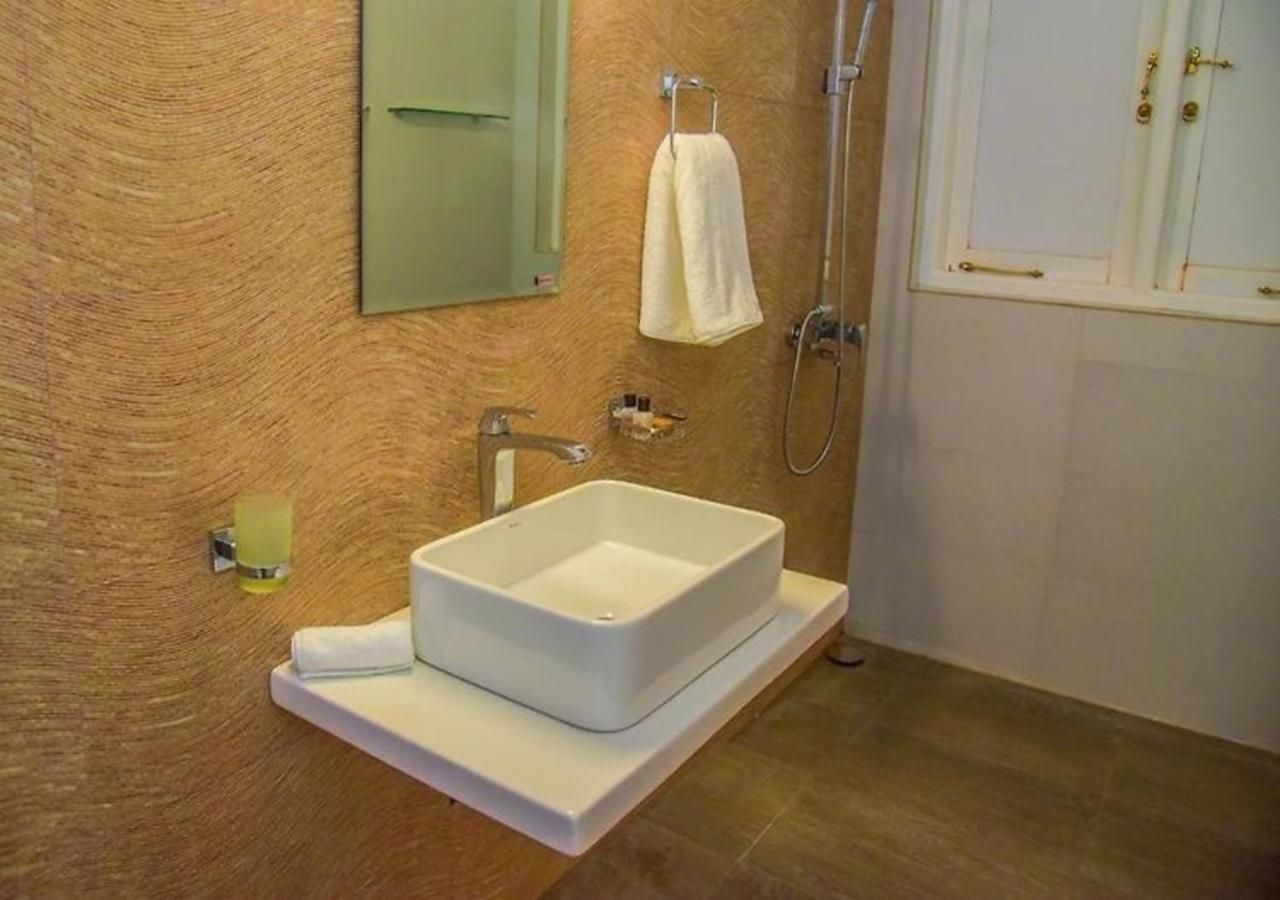 Single Room with Shared Bathroom
