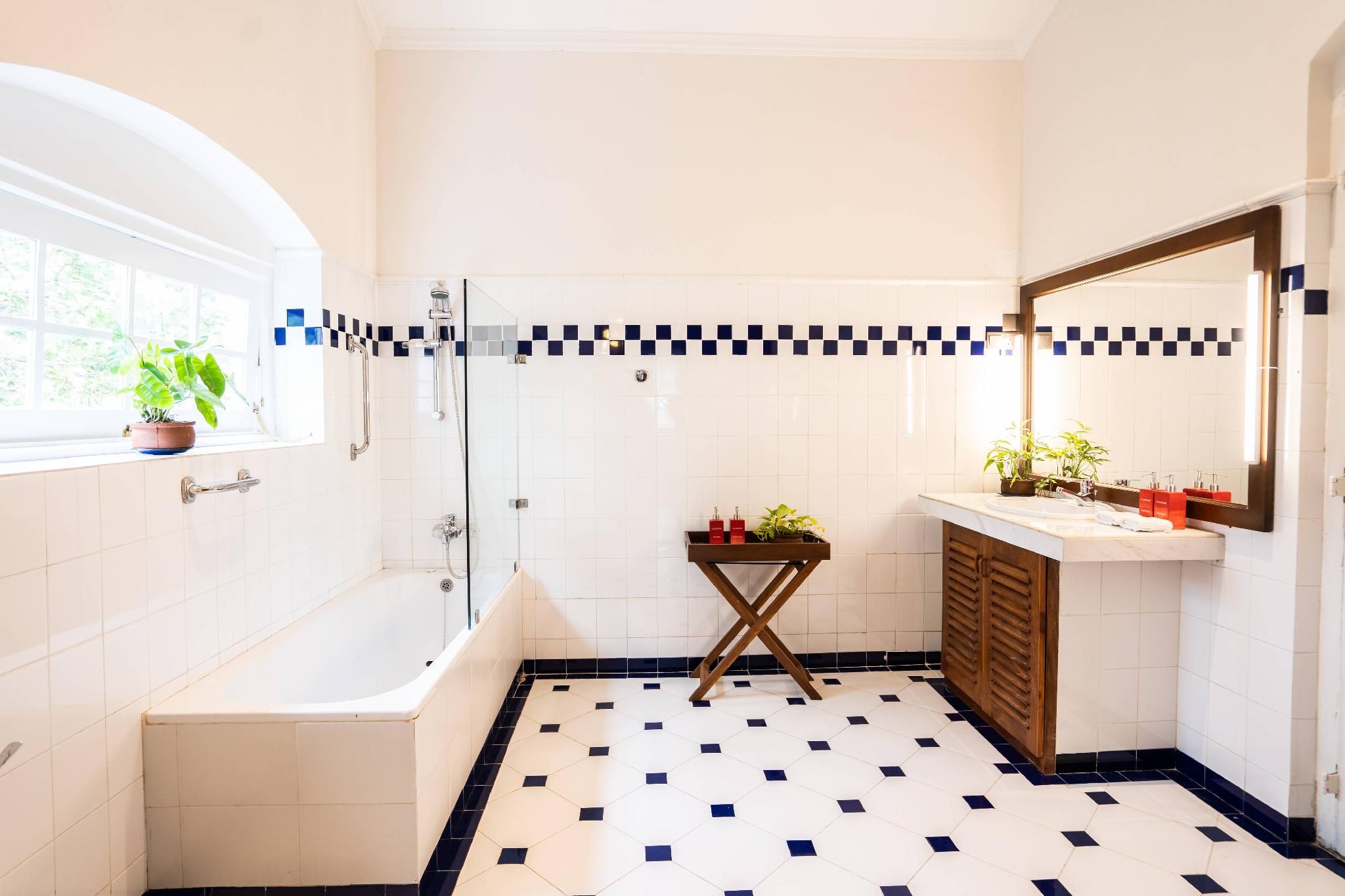 Admiral Suite