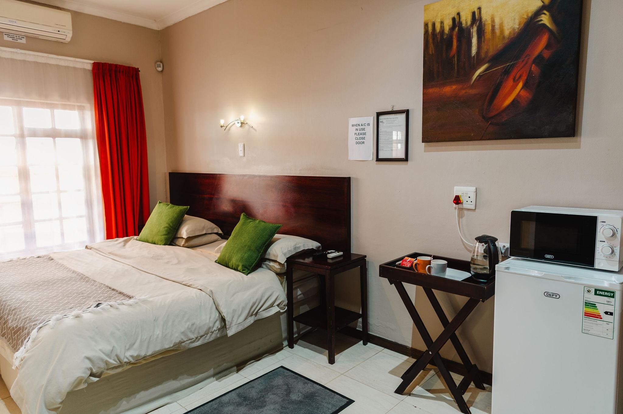 VJ's Guesthouse & Restaurant Luxury Room