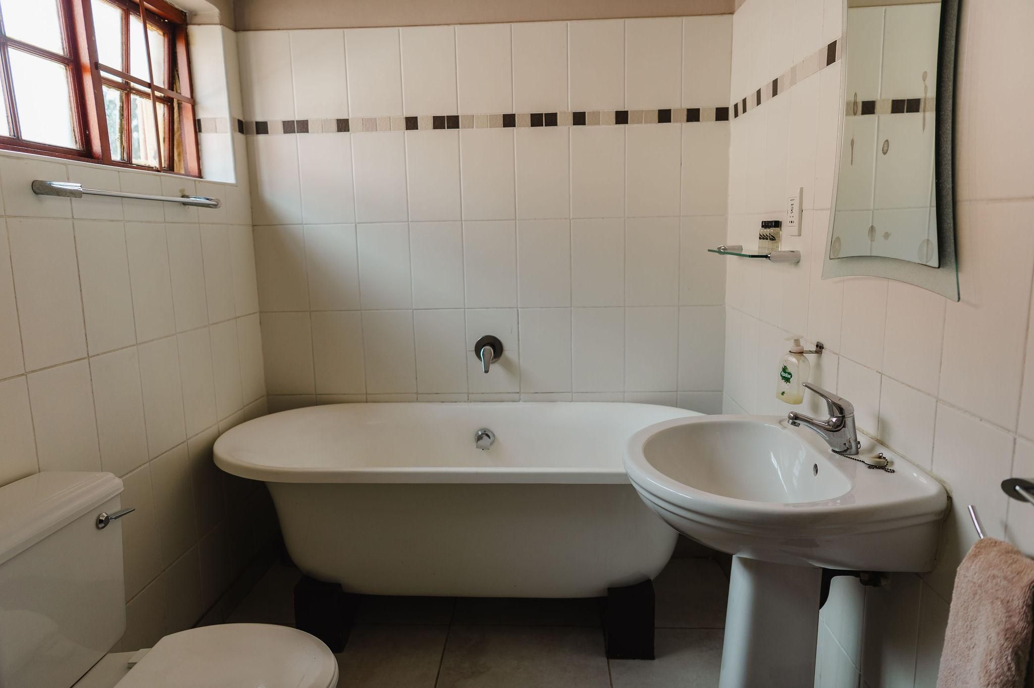 VJ's Guesthouse & Restaurant Luxury Suite 2