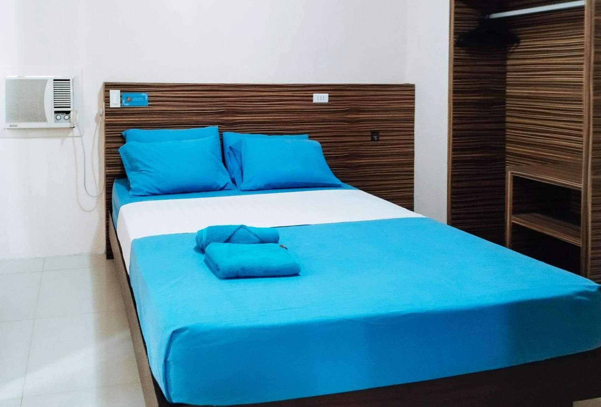 RedDoorz @ Sir G Hotel D'Mall Boracay Deluxe Room 2