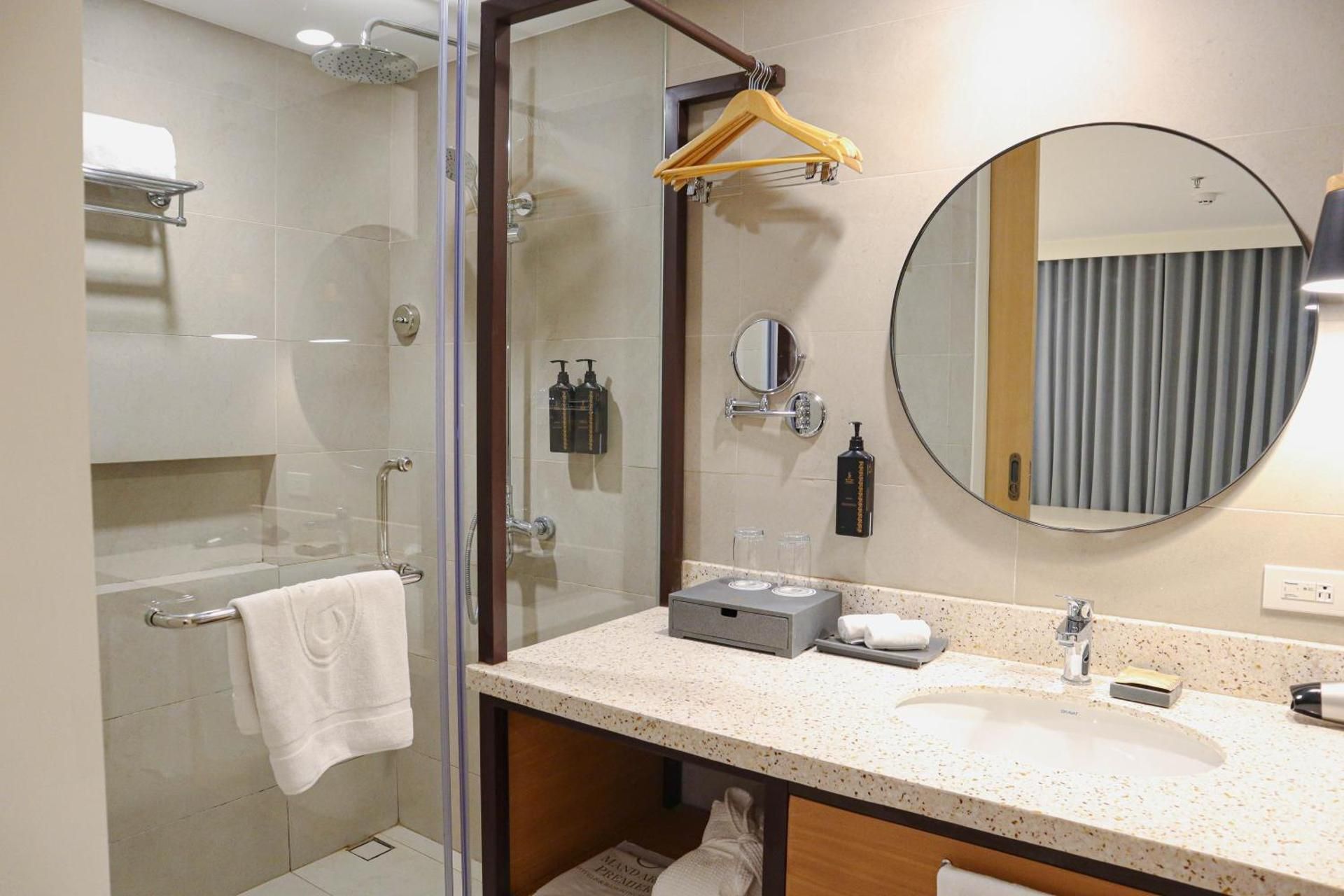 MANDARIN NEST BORACAY Premier Triple with Daybed ( No Window) 3