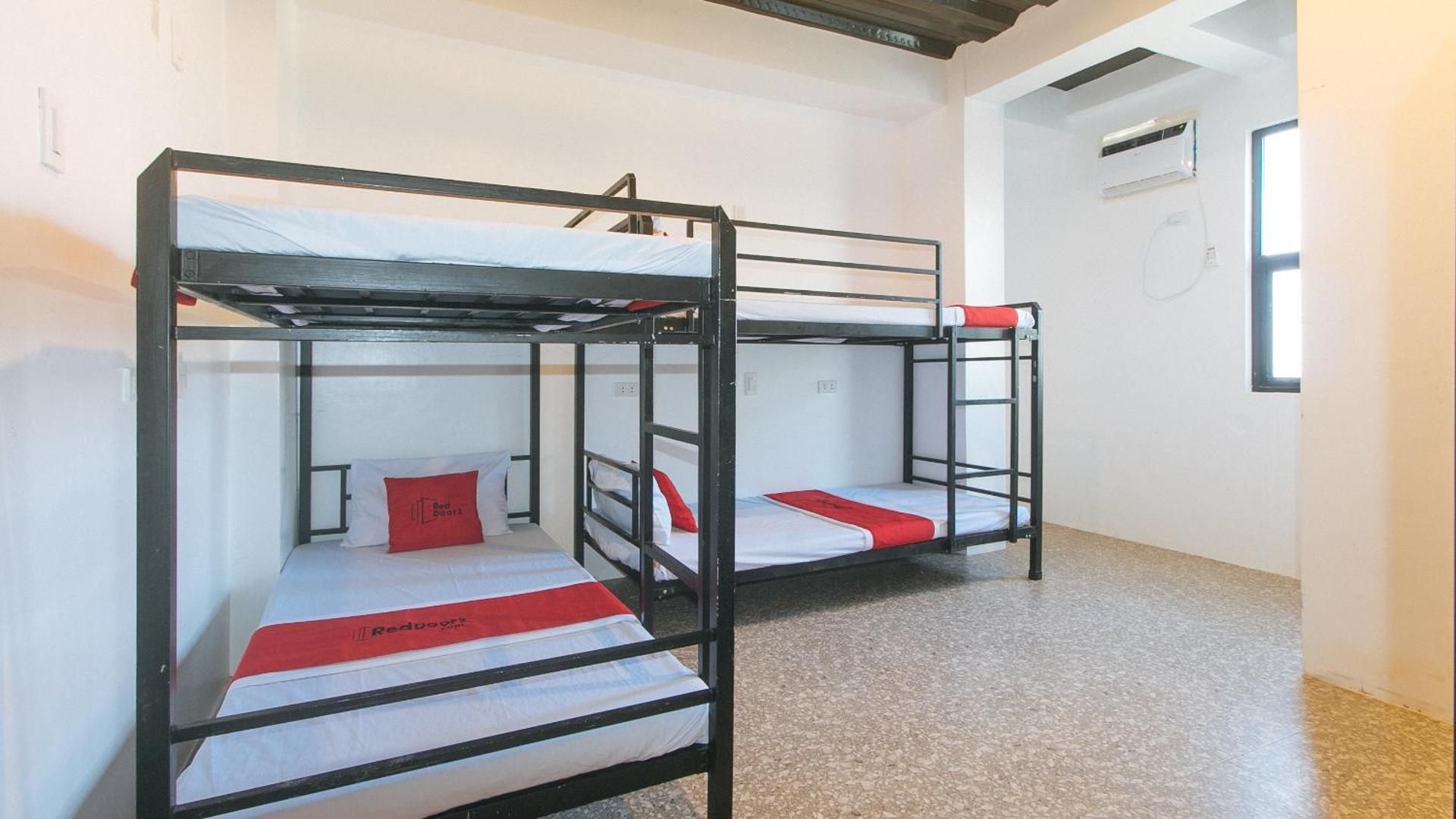 RedDoorz Single Bed in 6 Bed Mixed Dormitory