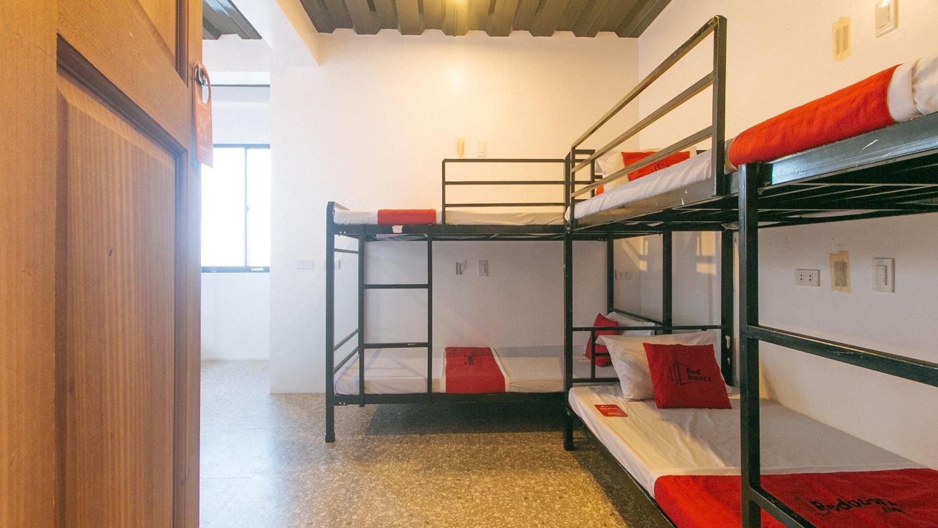 RedDoorz Single Bed in 8 Bed Mixed Dormitory