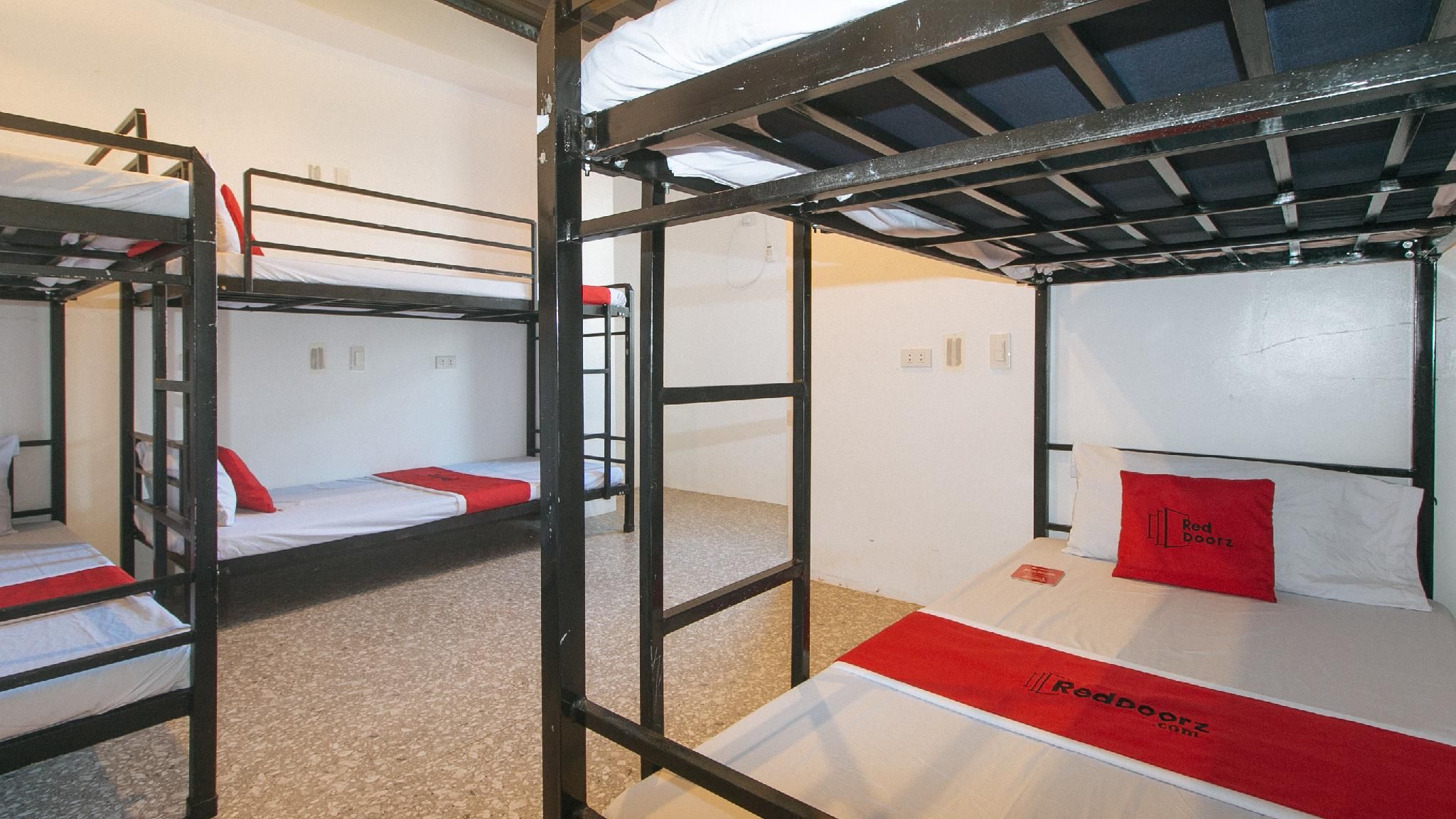RedDoorz Single Bed in 6 Bed Mixed Dormitory
