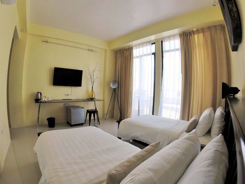 Luxx Boutique Boracay Twin Room, 2 Twin Beds, Balcony 3