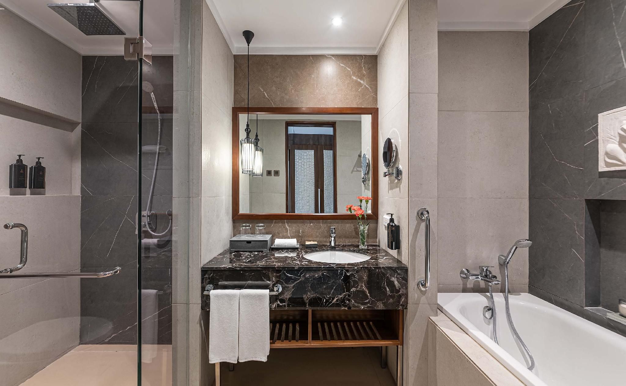 East Grand Deluxe Pool View King