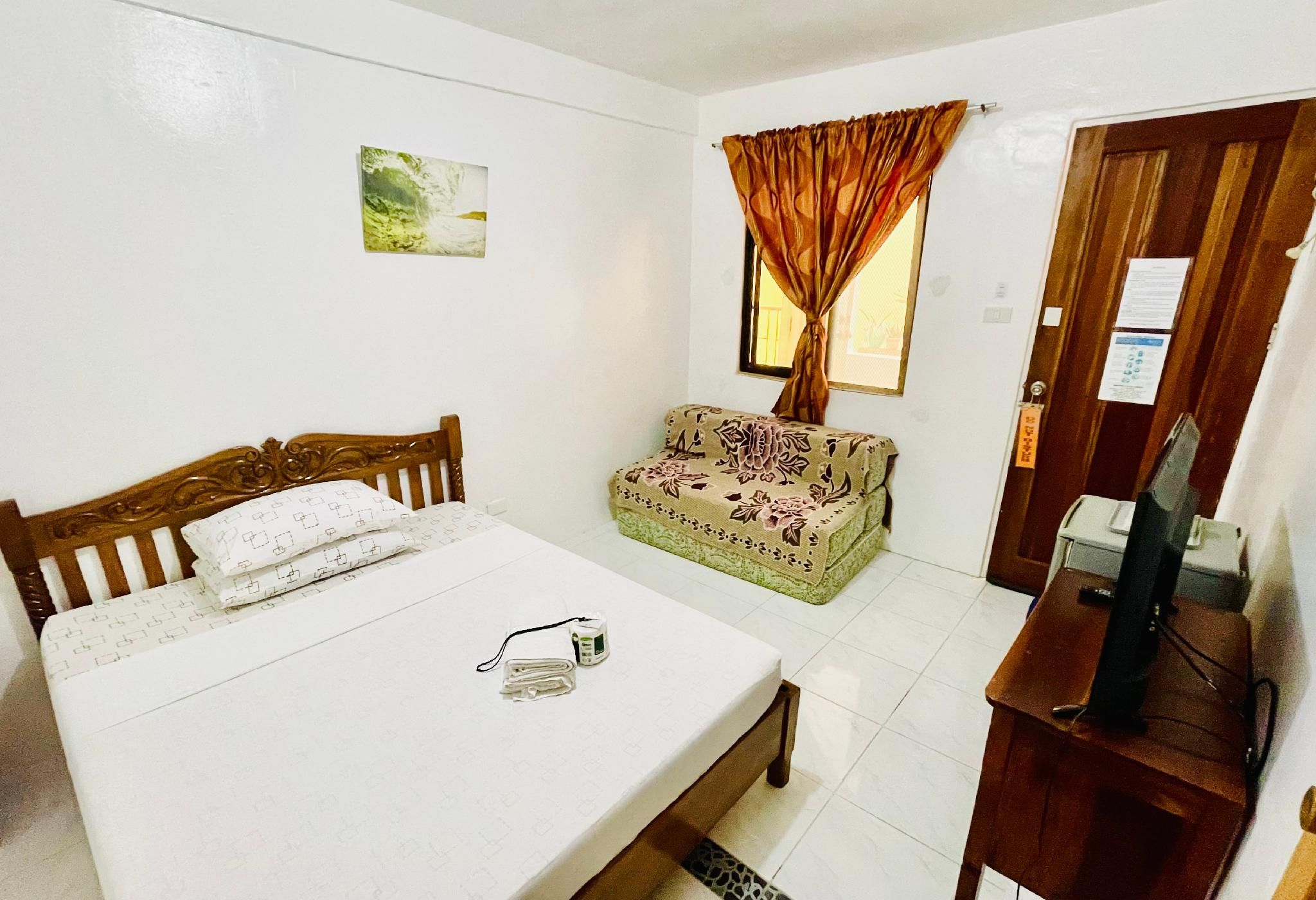 Standard Partial Sea View Room