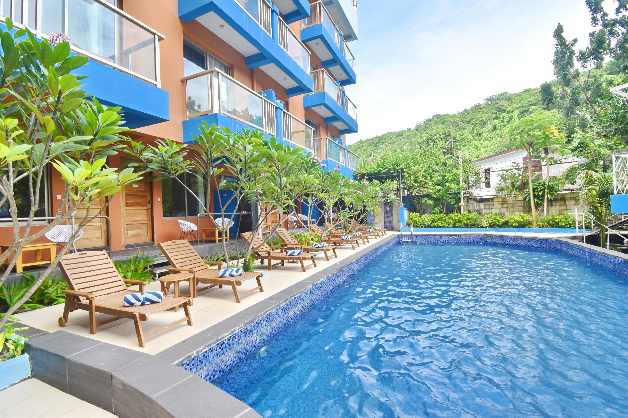 swimming pool [outdoor]