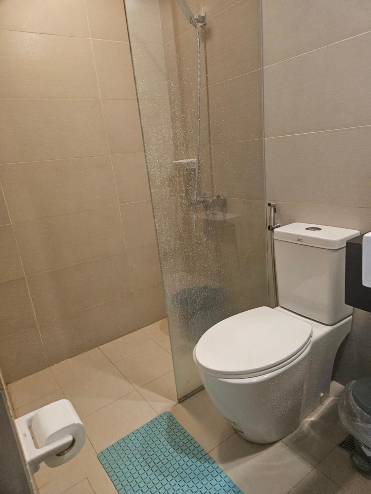 One-Bedroom Apartment with Balcony and Mountain View