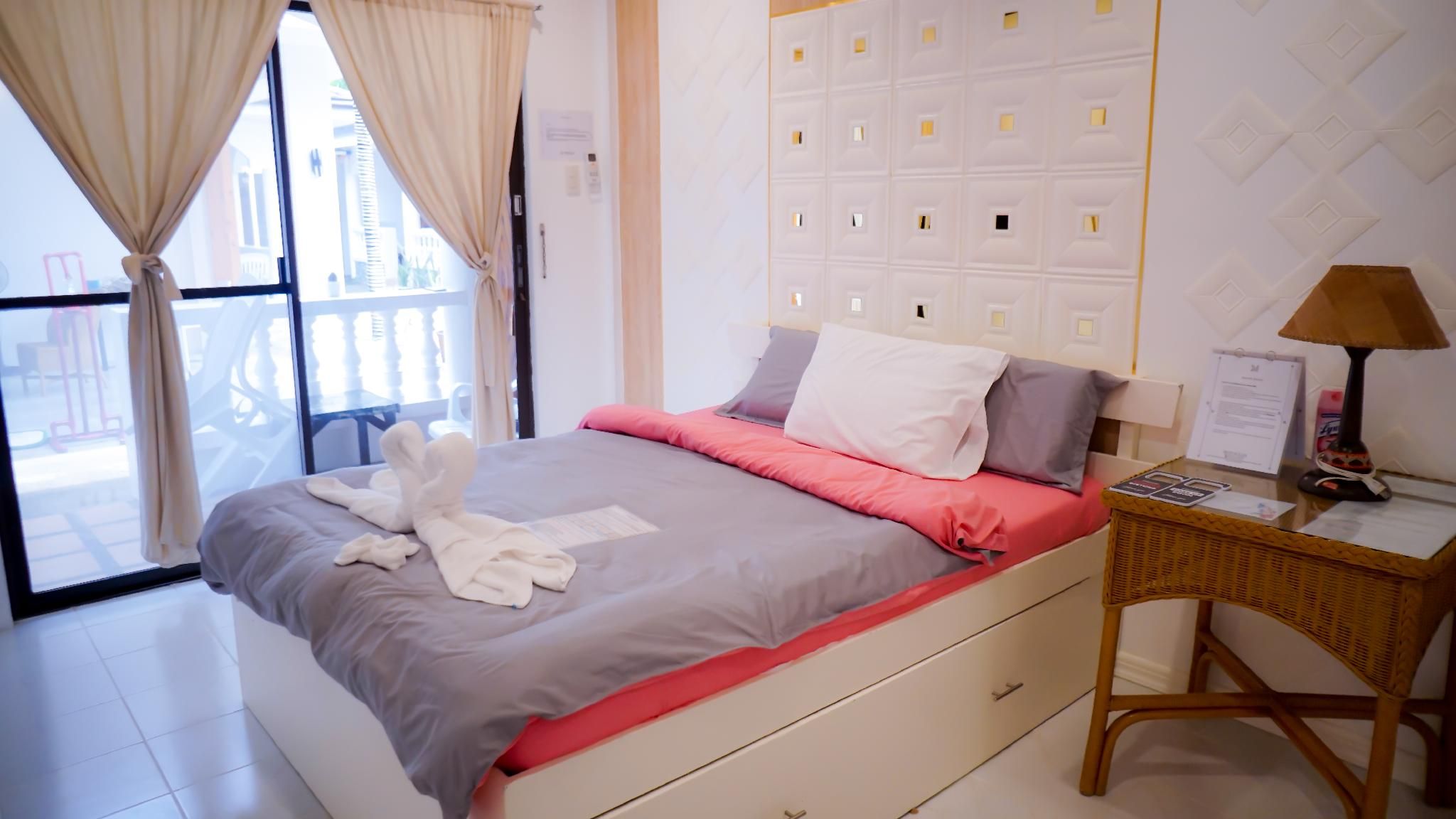 Monallan Boracay Hotel Superior Room Queen 2