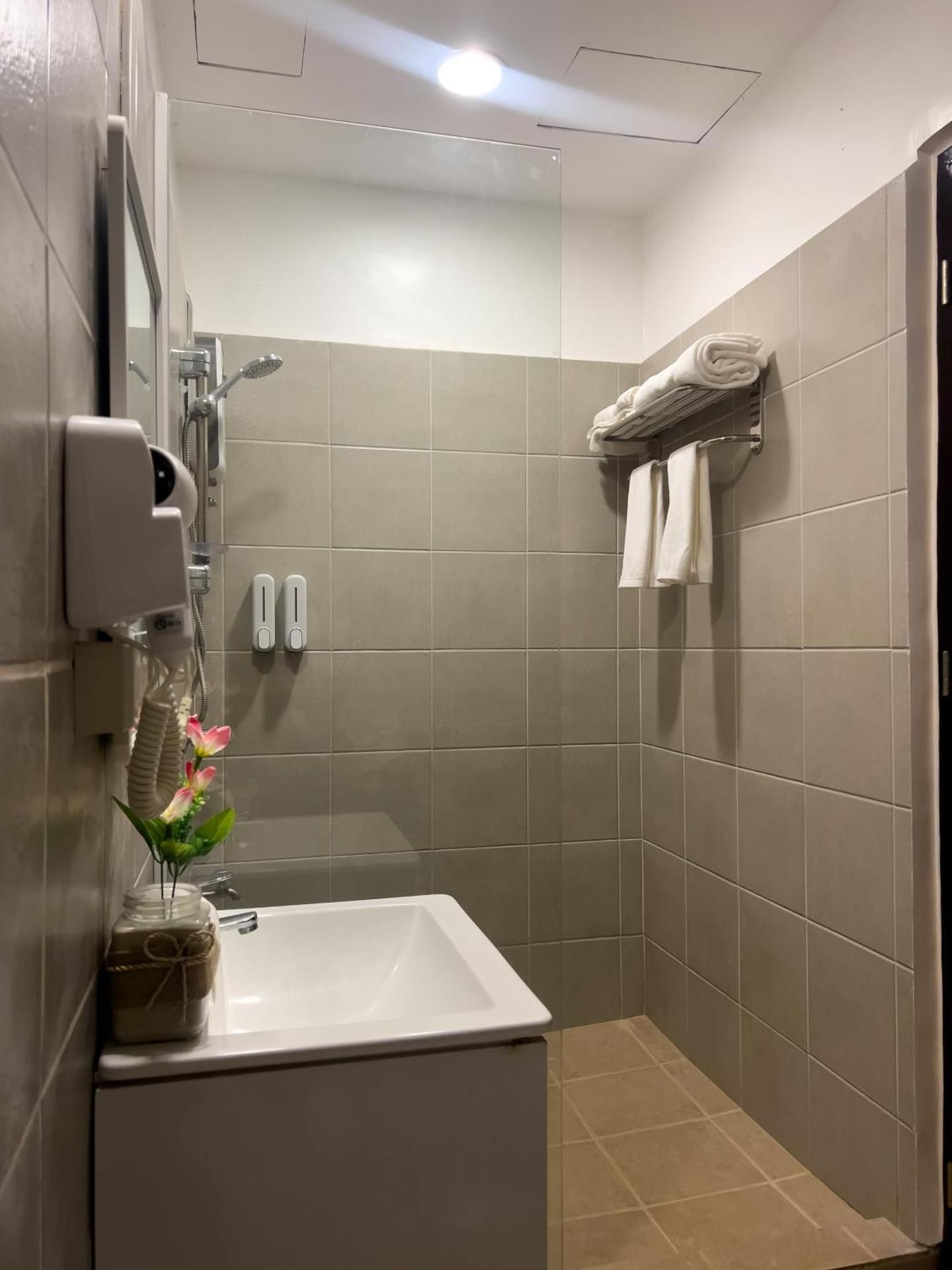 Standard - Queen Room