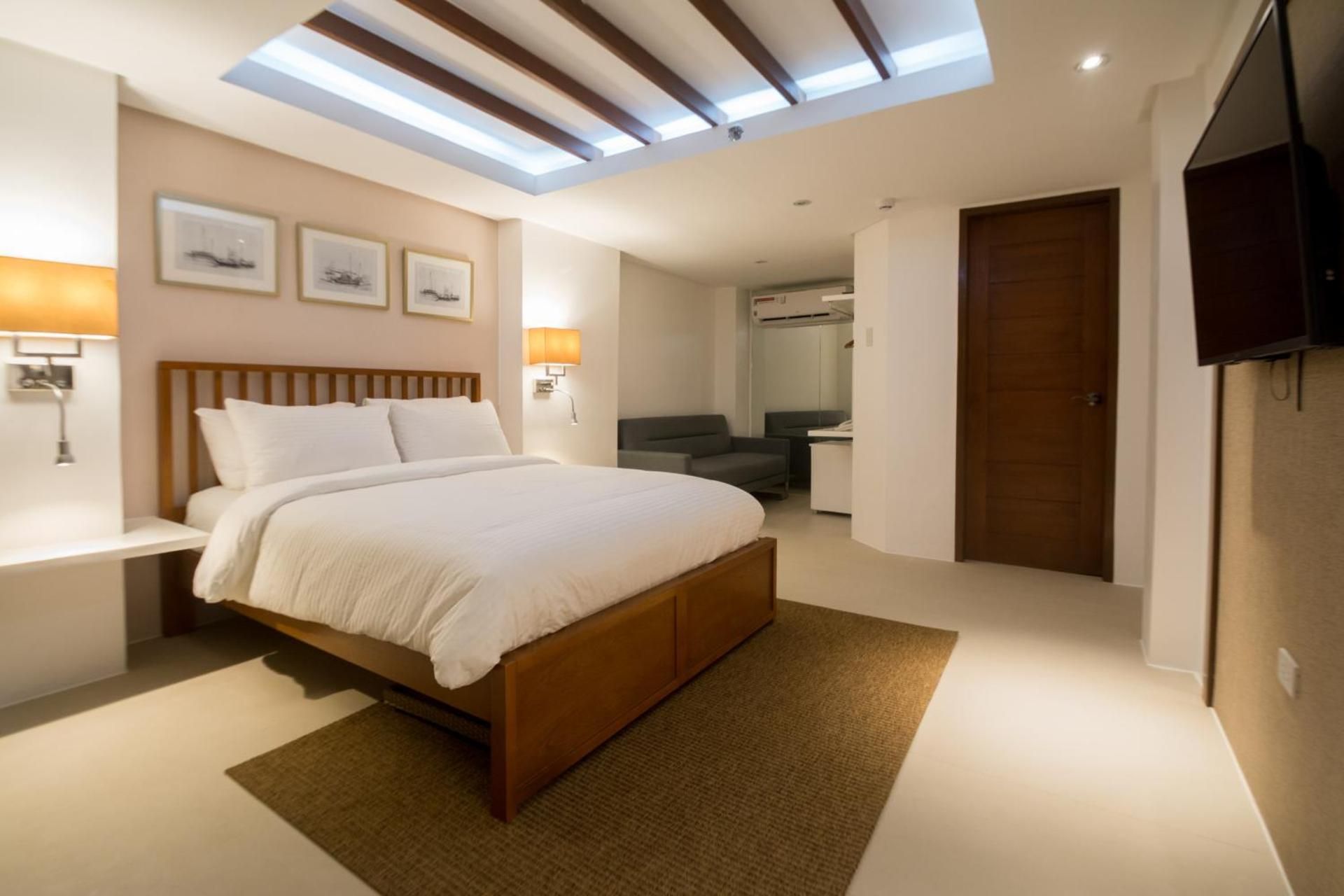 Suite Room with Poolview