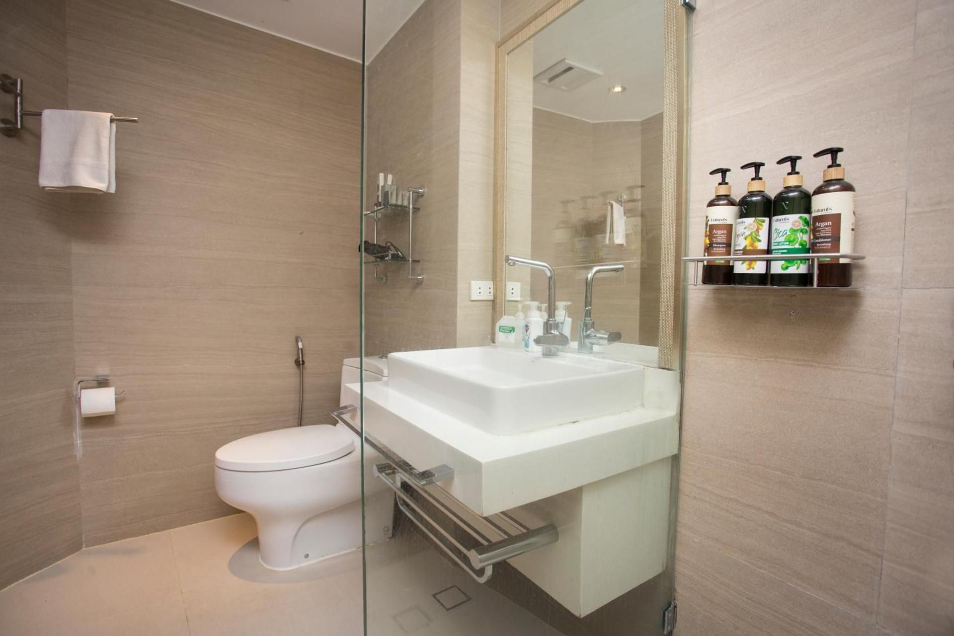 Suite Room with Poolview