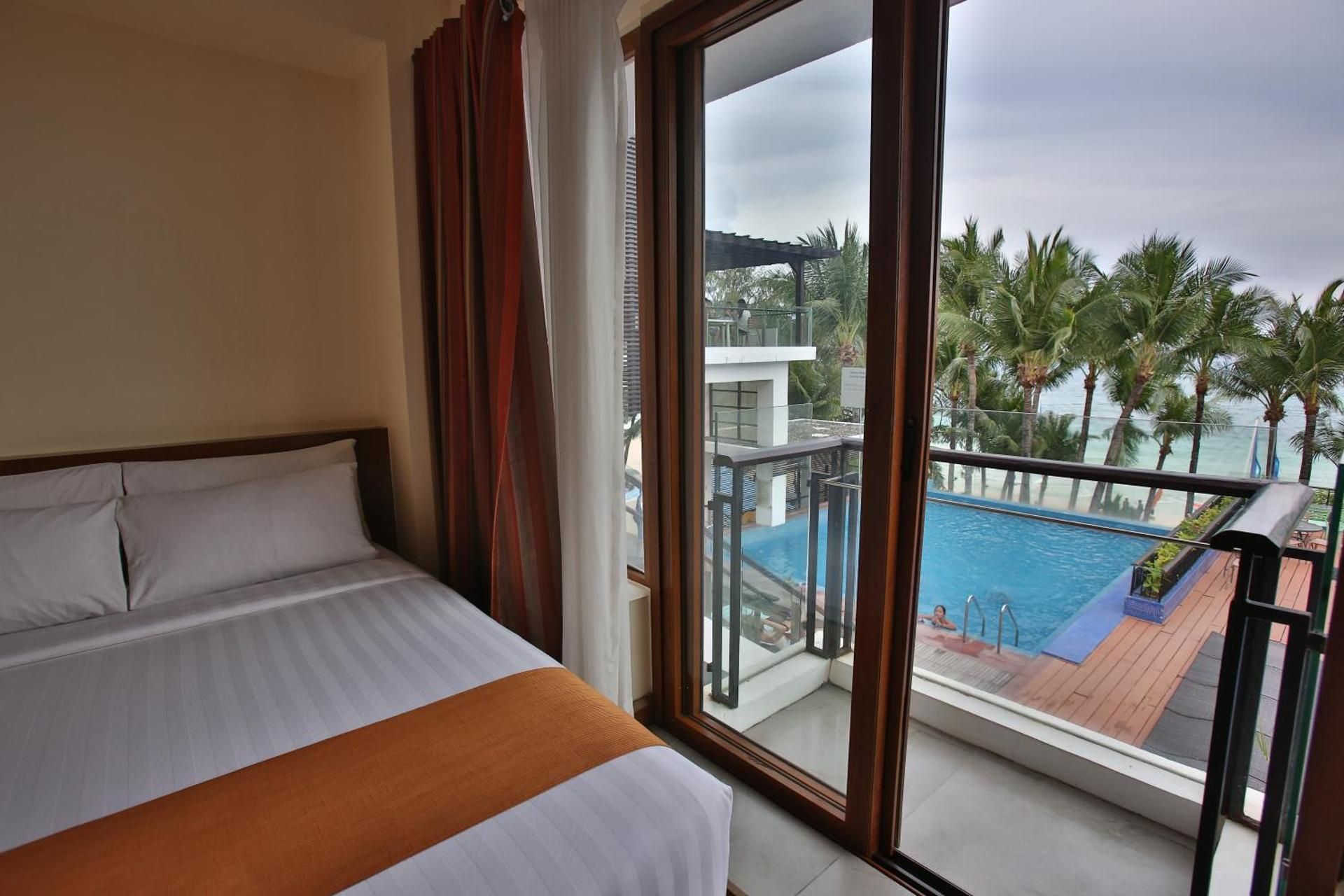 Crown Regency Beach Resort Executive Deluxe Room 2