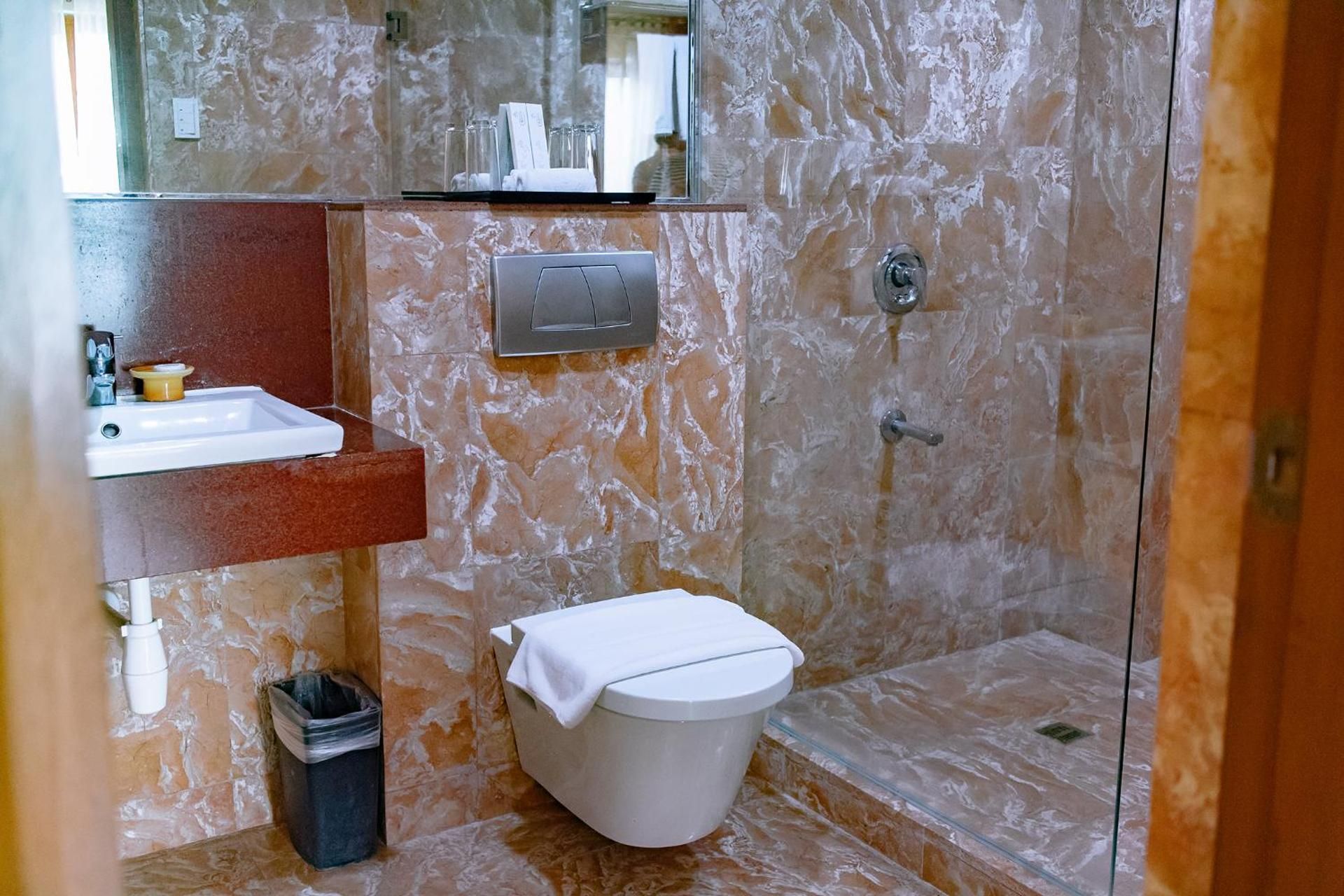 Crown Regency Beach Resort Executive Deluxe Room 3