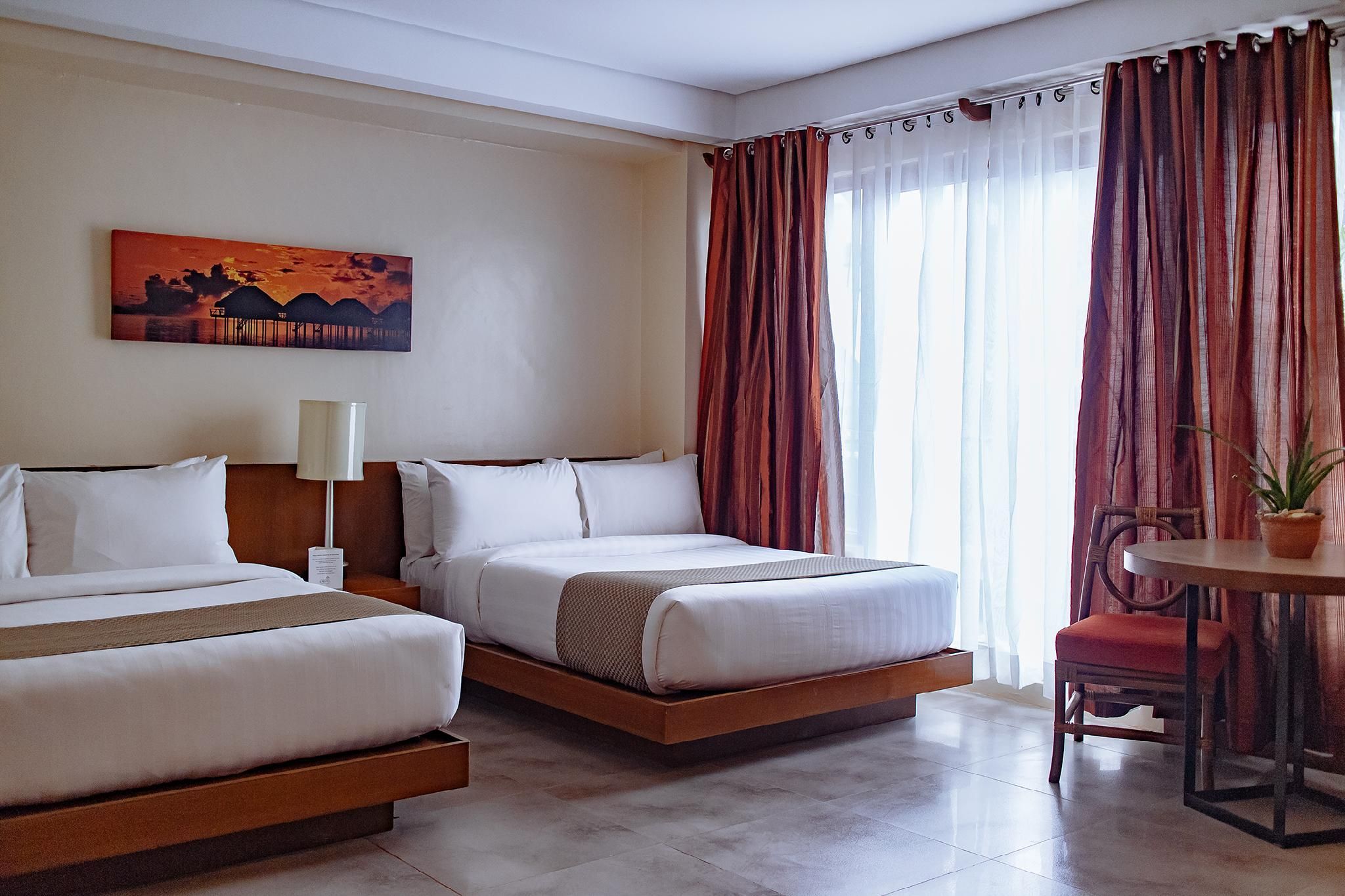 Crown Regency Beach Resort Executive Deluxe Room