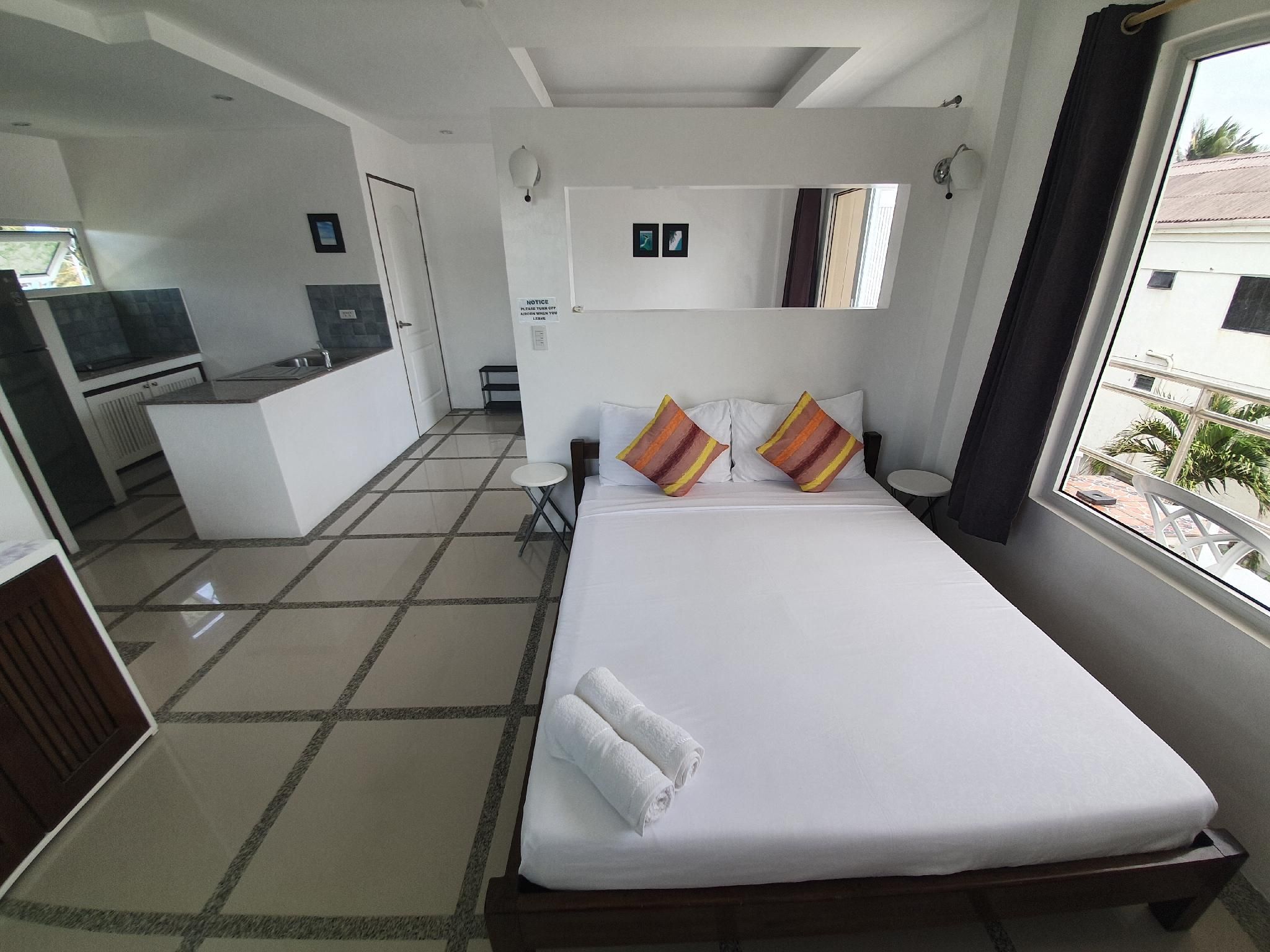 Deluxe Queen with Kitchen