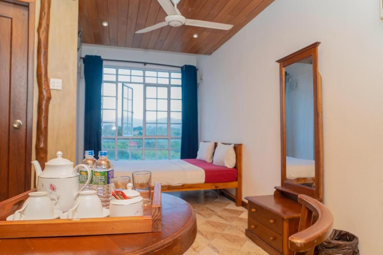 Elegance Range Resort Deluxe Double Room 3