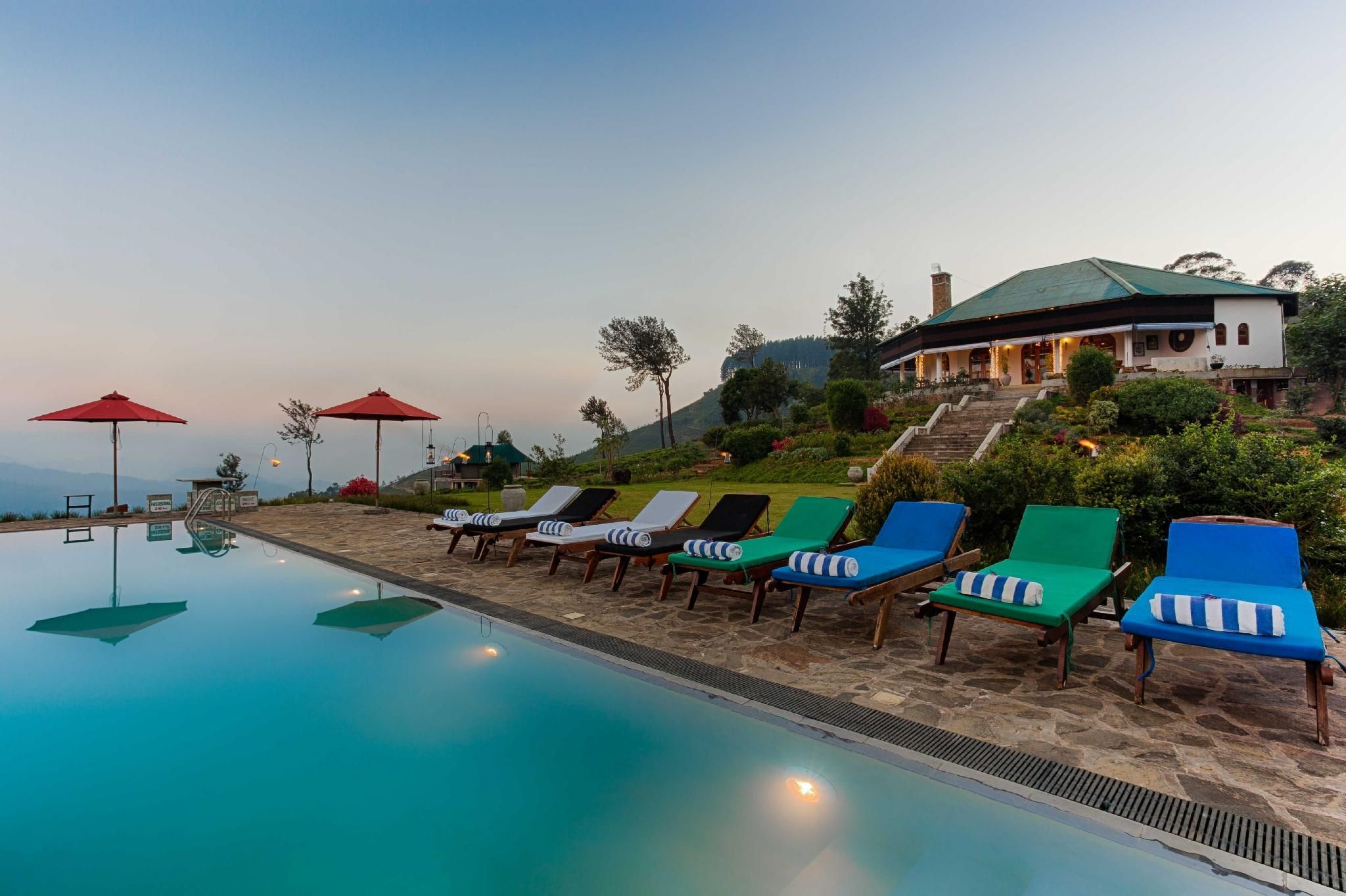 swimming pool [outdoor]