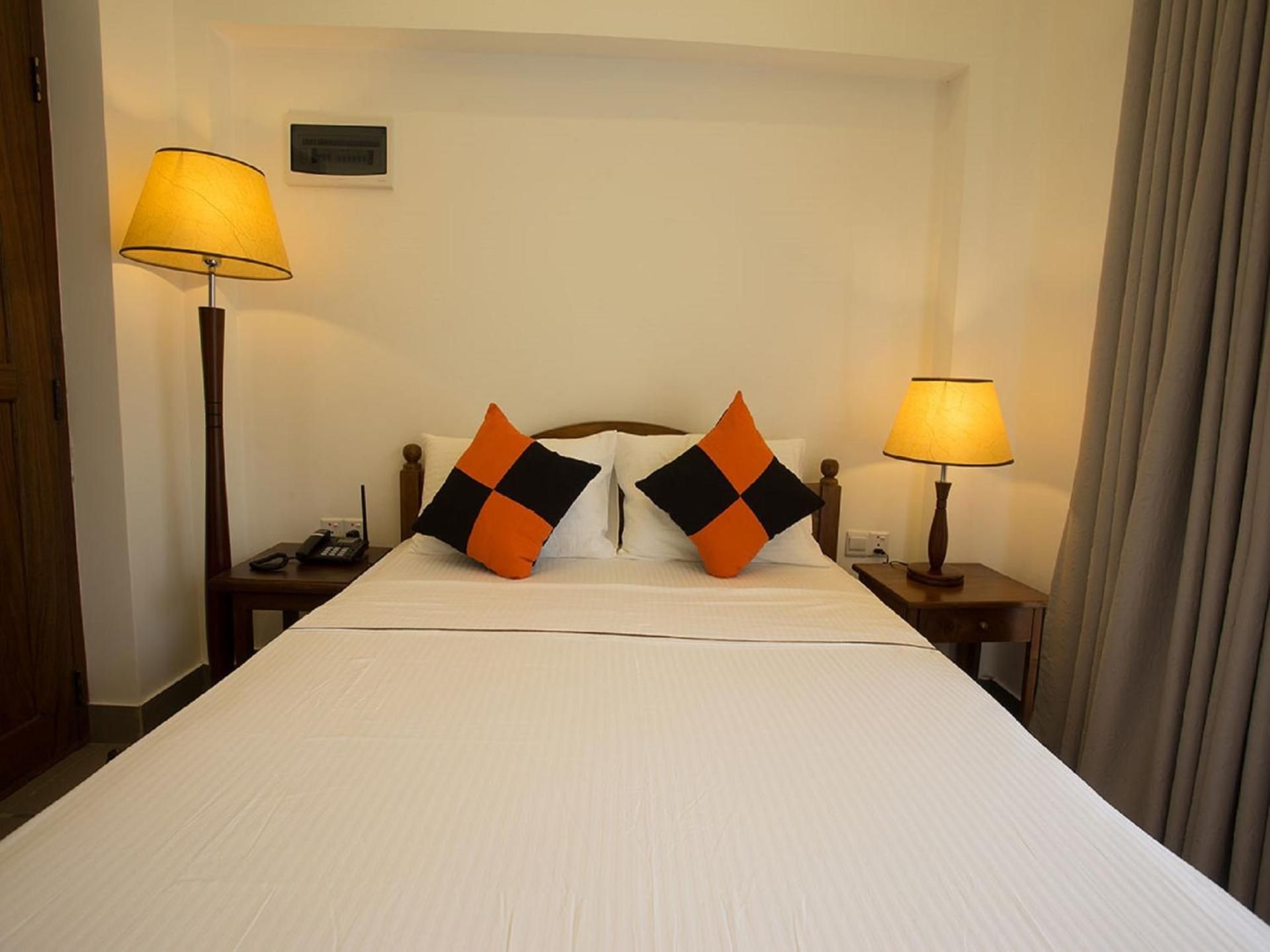 Heaven Seven Kandy Hotel Deluxe Double Room 2