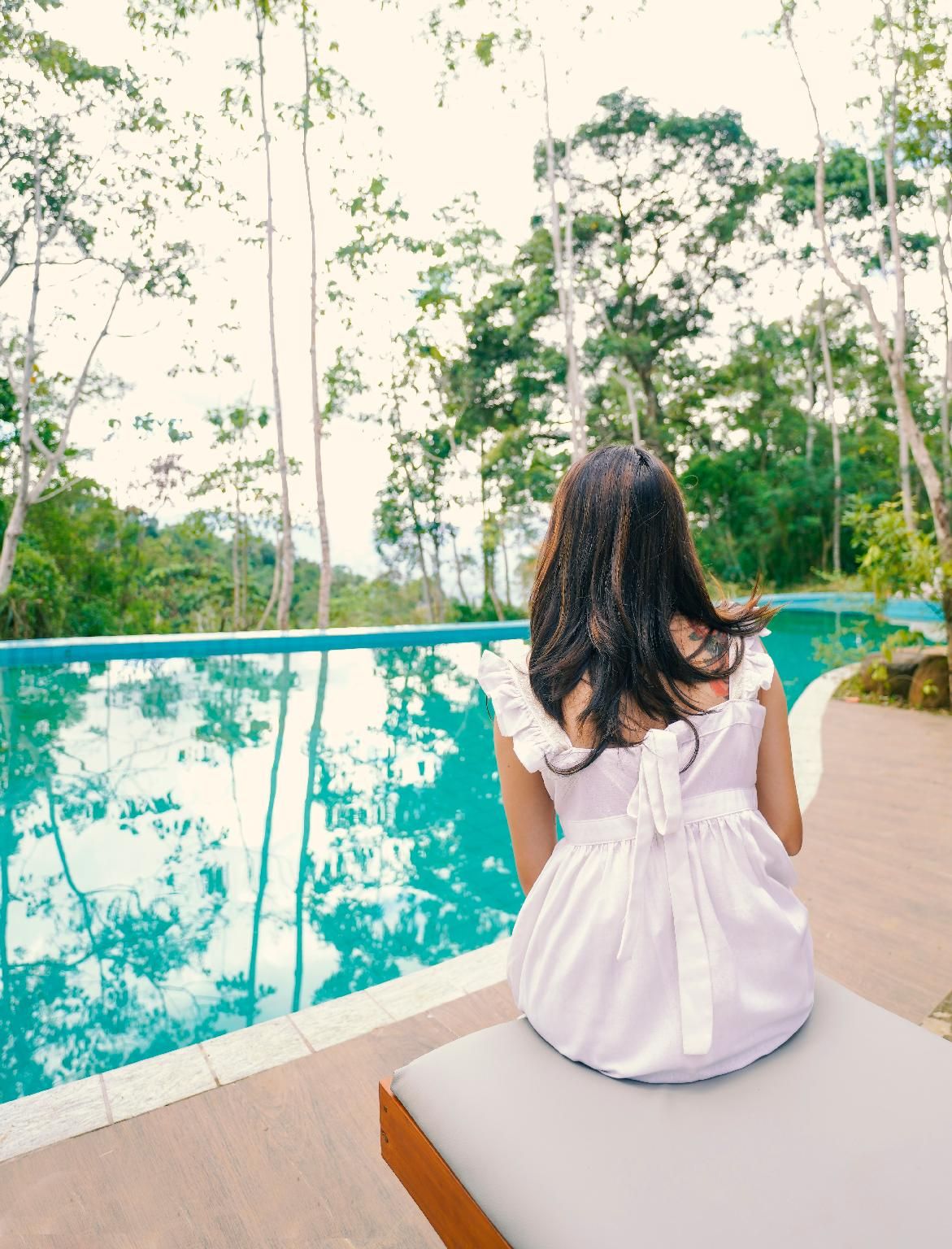 swimming pool [outdoor]