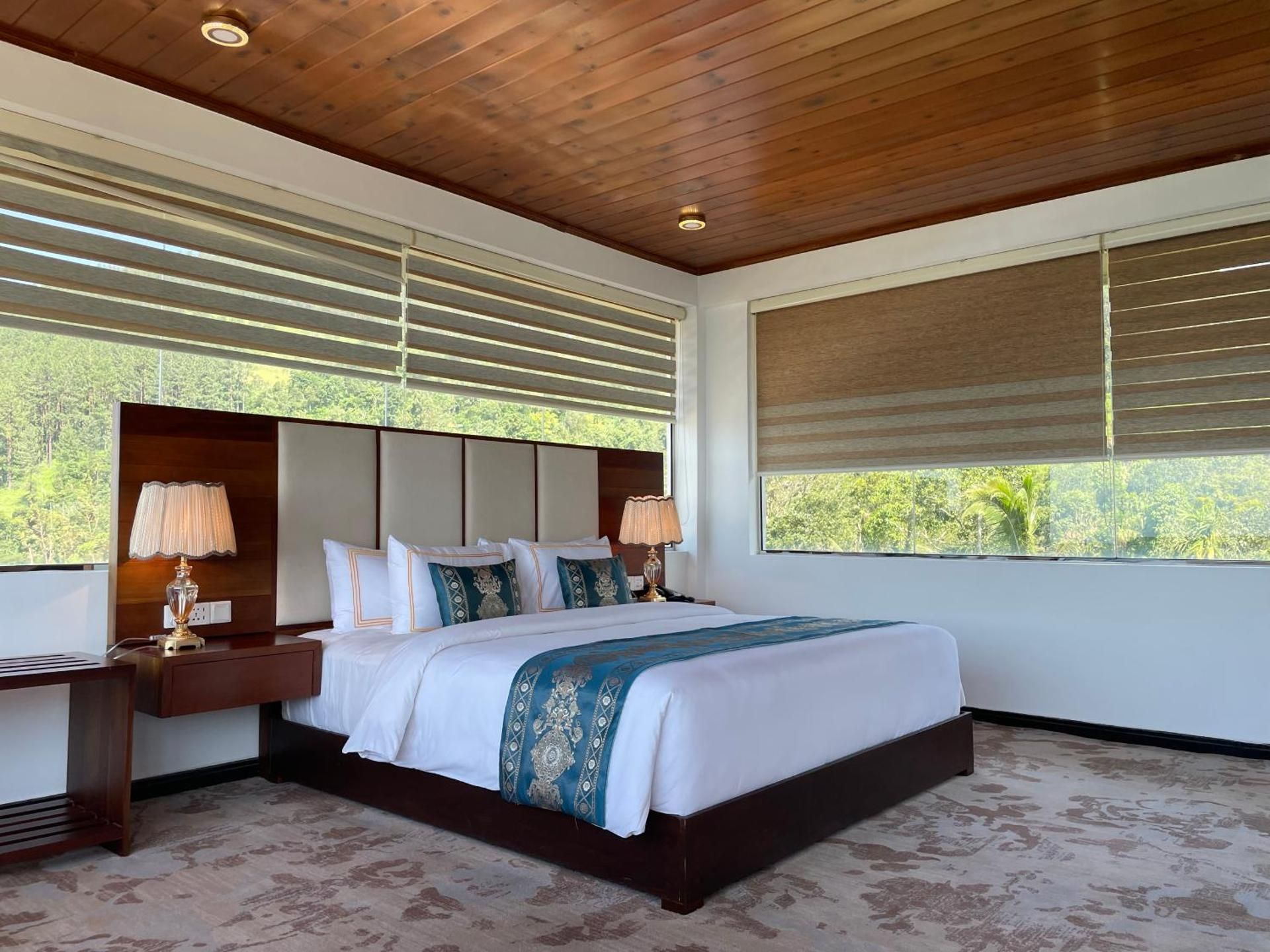 Suite with Mountain View