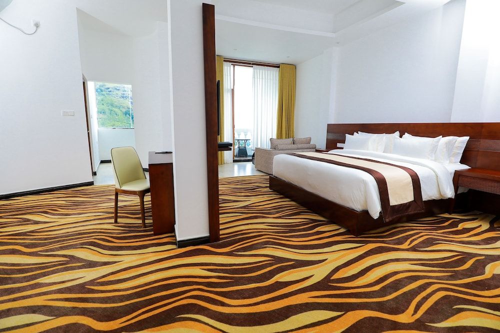Presidential Suite, 1 King Bed, Mountain View