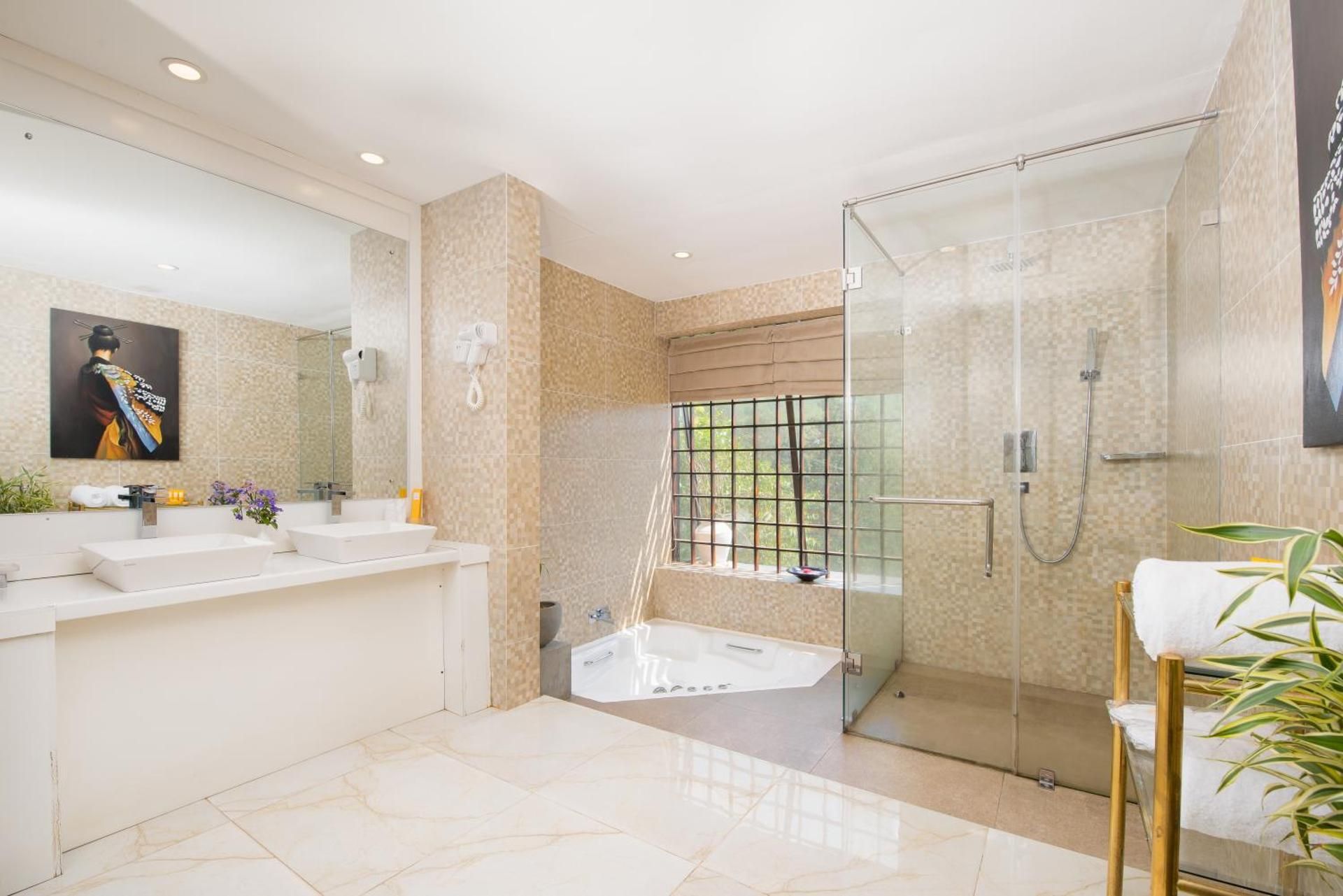 Suite with Mountain View