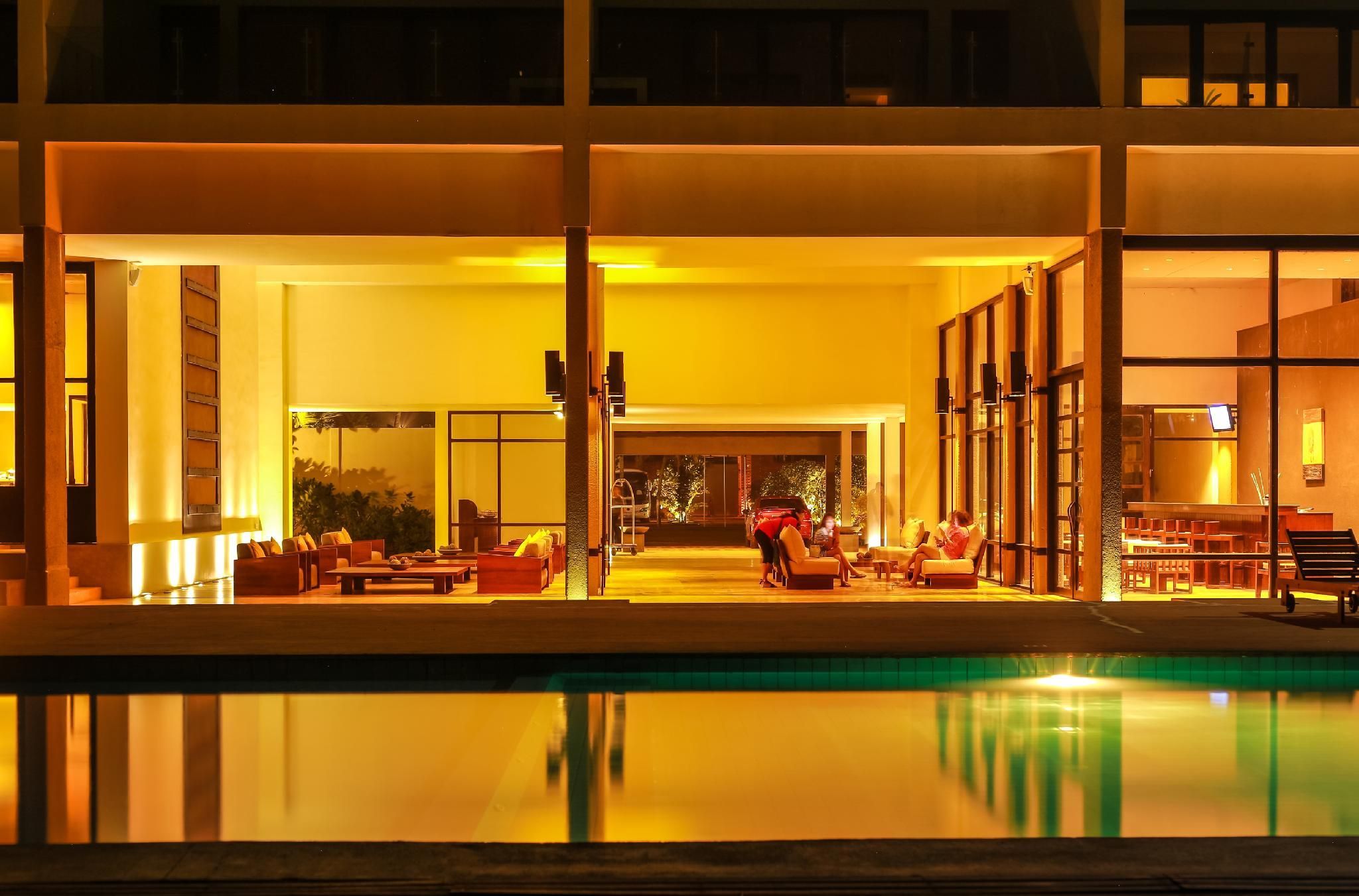 shared lounge/tv area