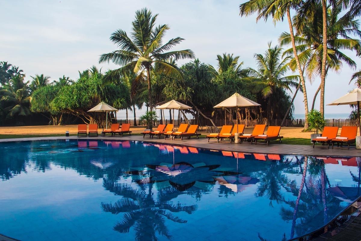 swimming pool [outdoor]