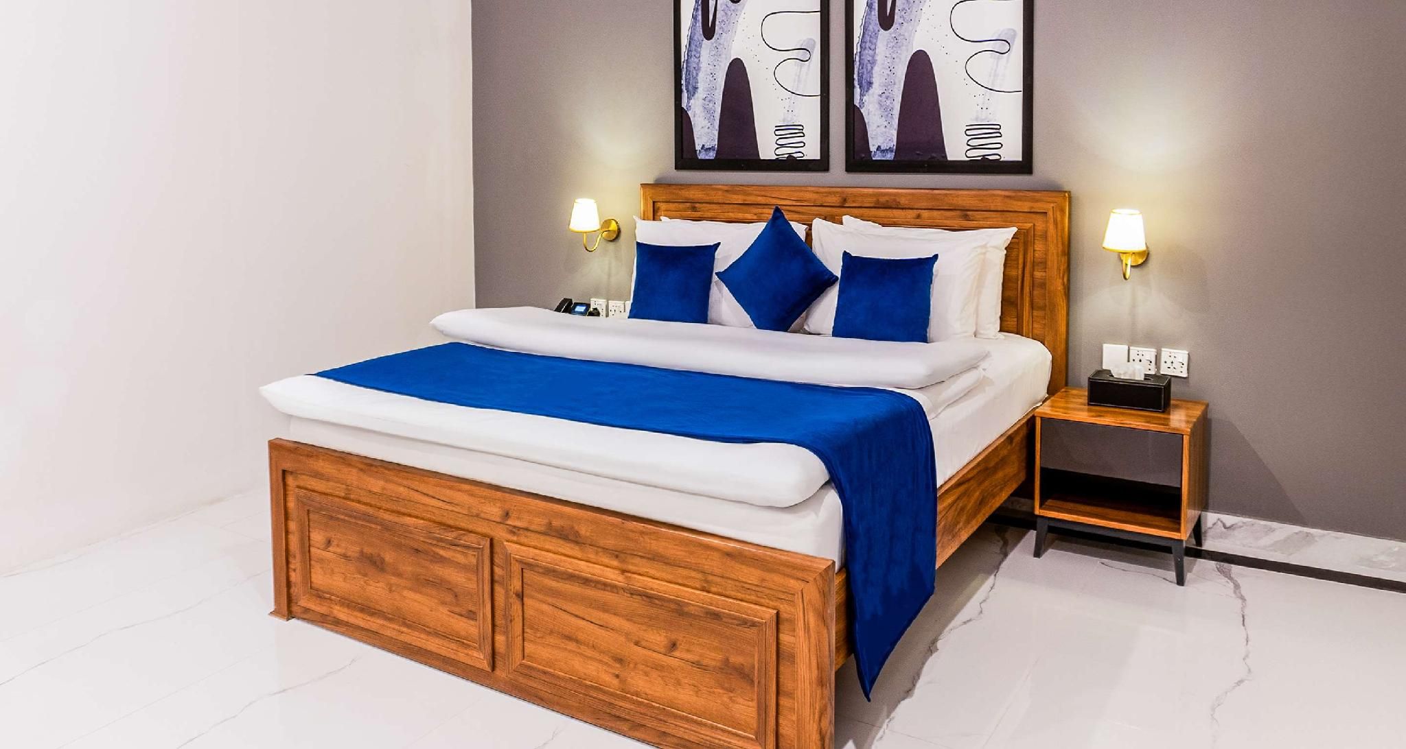 1 King Bed, Smoking Room, Deluxe Room, Living Room