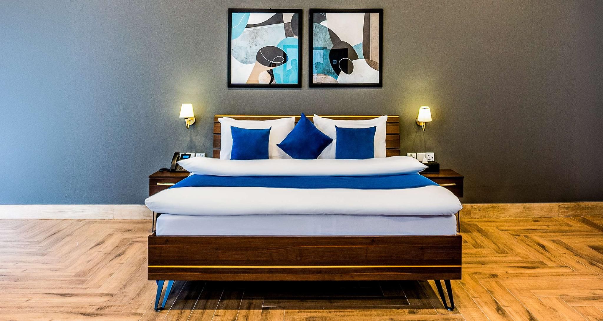 Best Western DHA Hanna Mall Quetta Suite - 1 King Bed, Smoking Room, Deluxe Room, Mountain View, Kitchen Counter 2