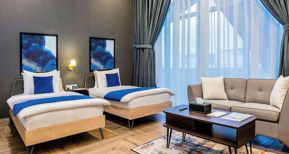 Best Western DHA Hanna Mall Quetta Deluxe Room, 2 Twin Beds, Smoking (Living Room) 3