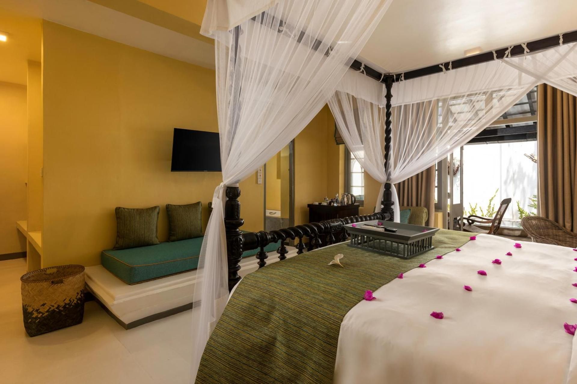 Pool Suite