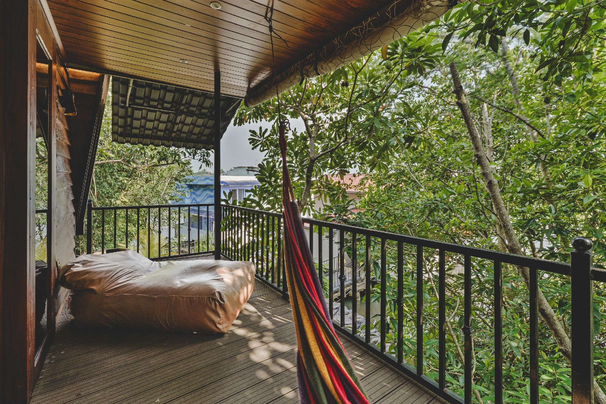 Cottage with Balcony