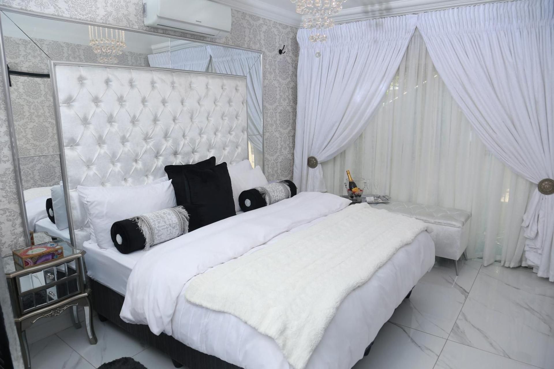 Deluxe King Suite
