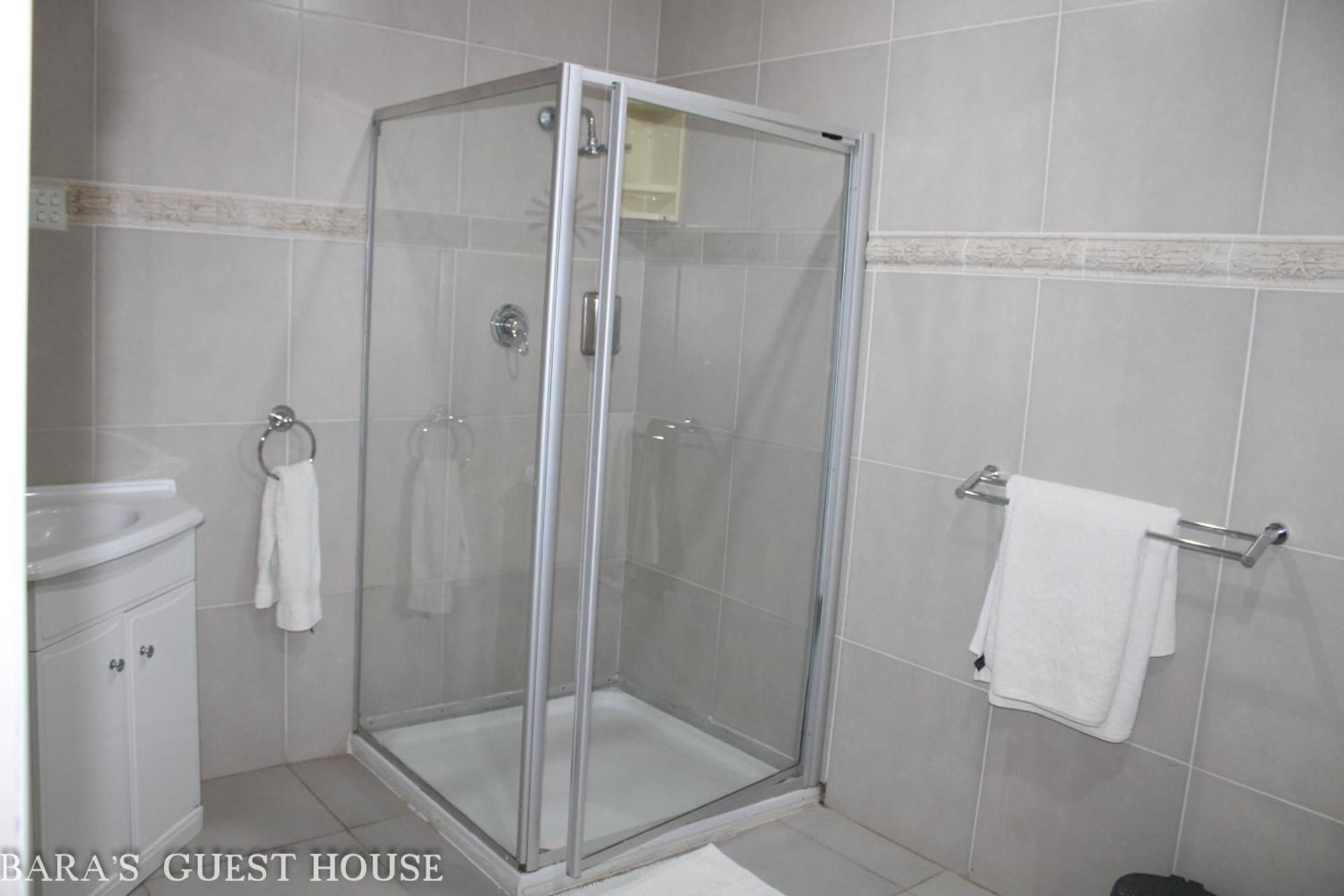 Deluxe Queen Suite