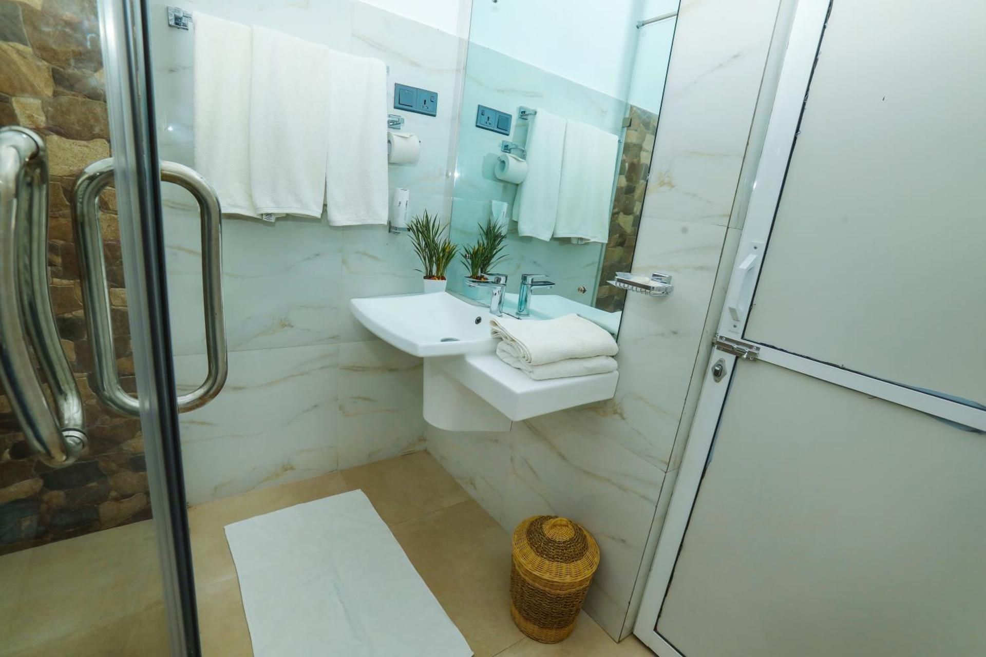 Deluxe Double or Twin Room with Balcony
