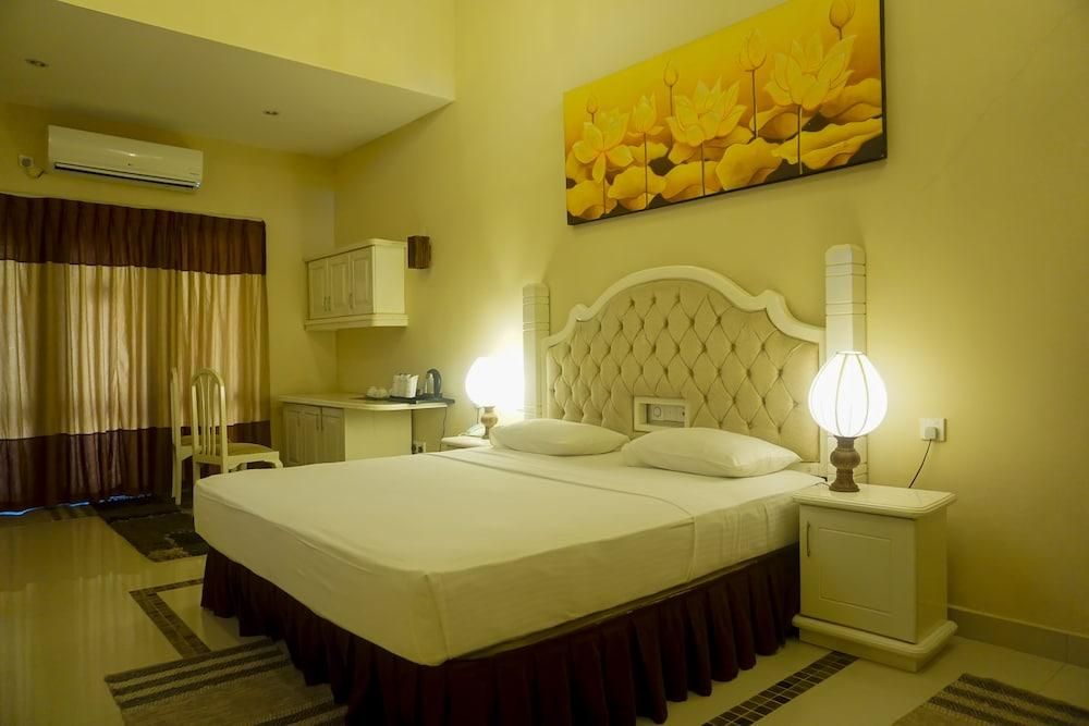 Miridiya Lake Resort Deluxe Triple Room 2
