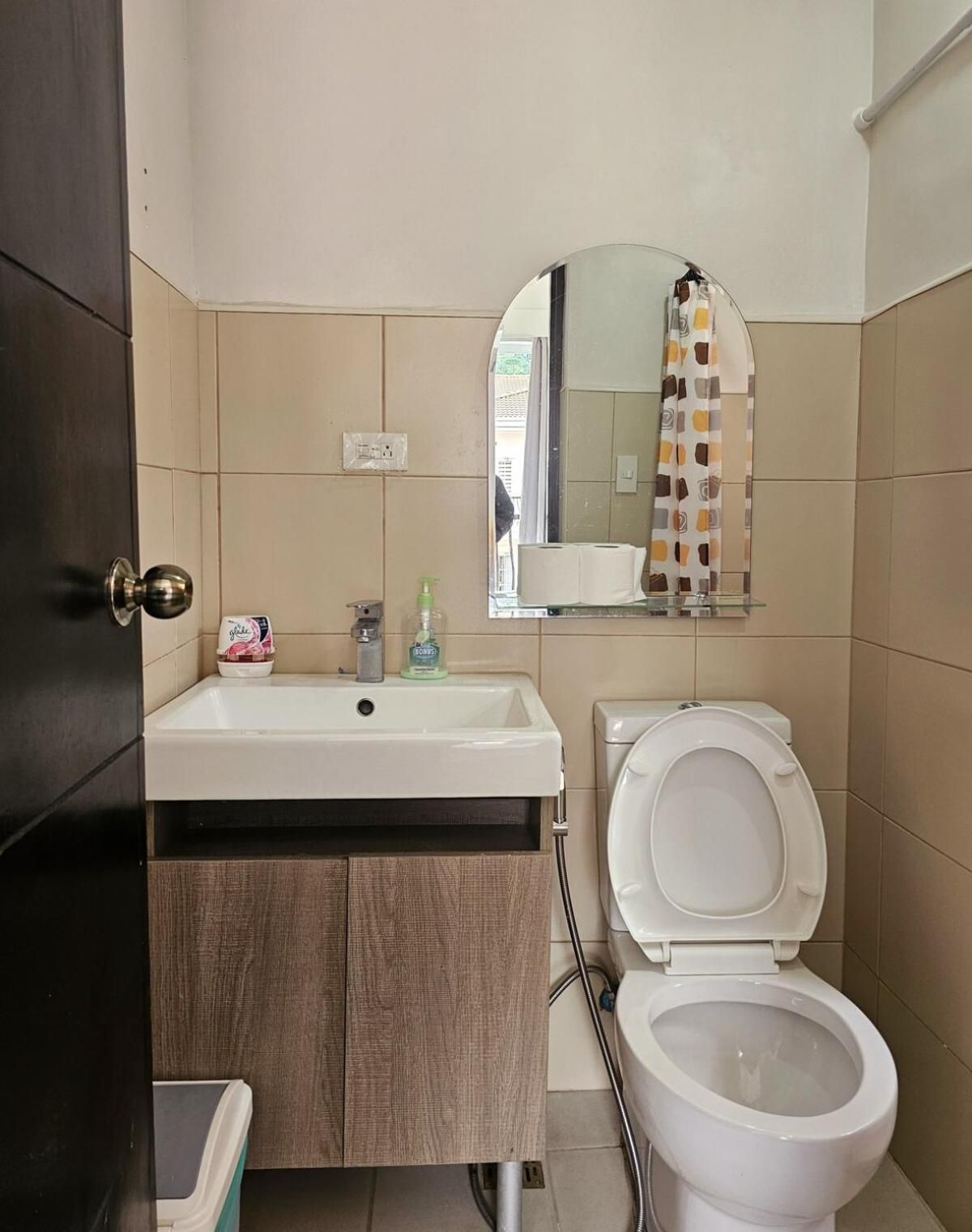 Three-Bedroom Apartment with Balcony